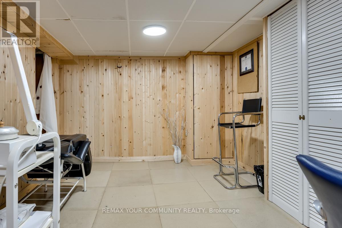 231 Church Street, Toronto, Ontario  M9N 1N9 - Photo 25 - W12812502