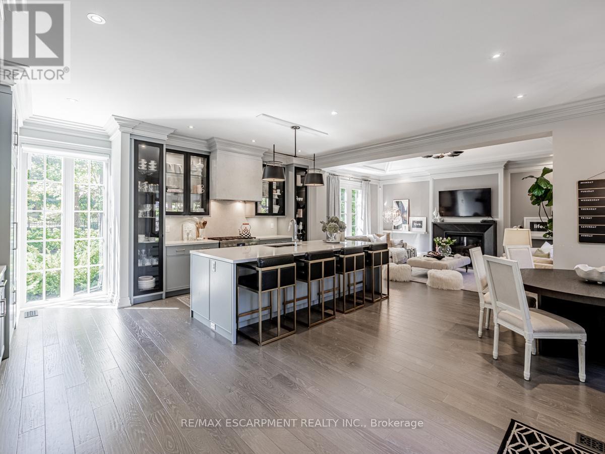 393 Maple Grove Drive, Oakville, Ontario  L6J 4V8 - Photo 14 - W12812578