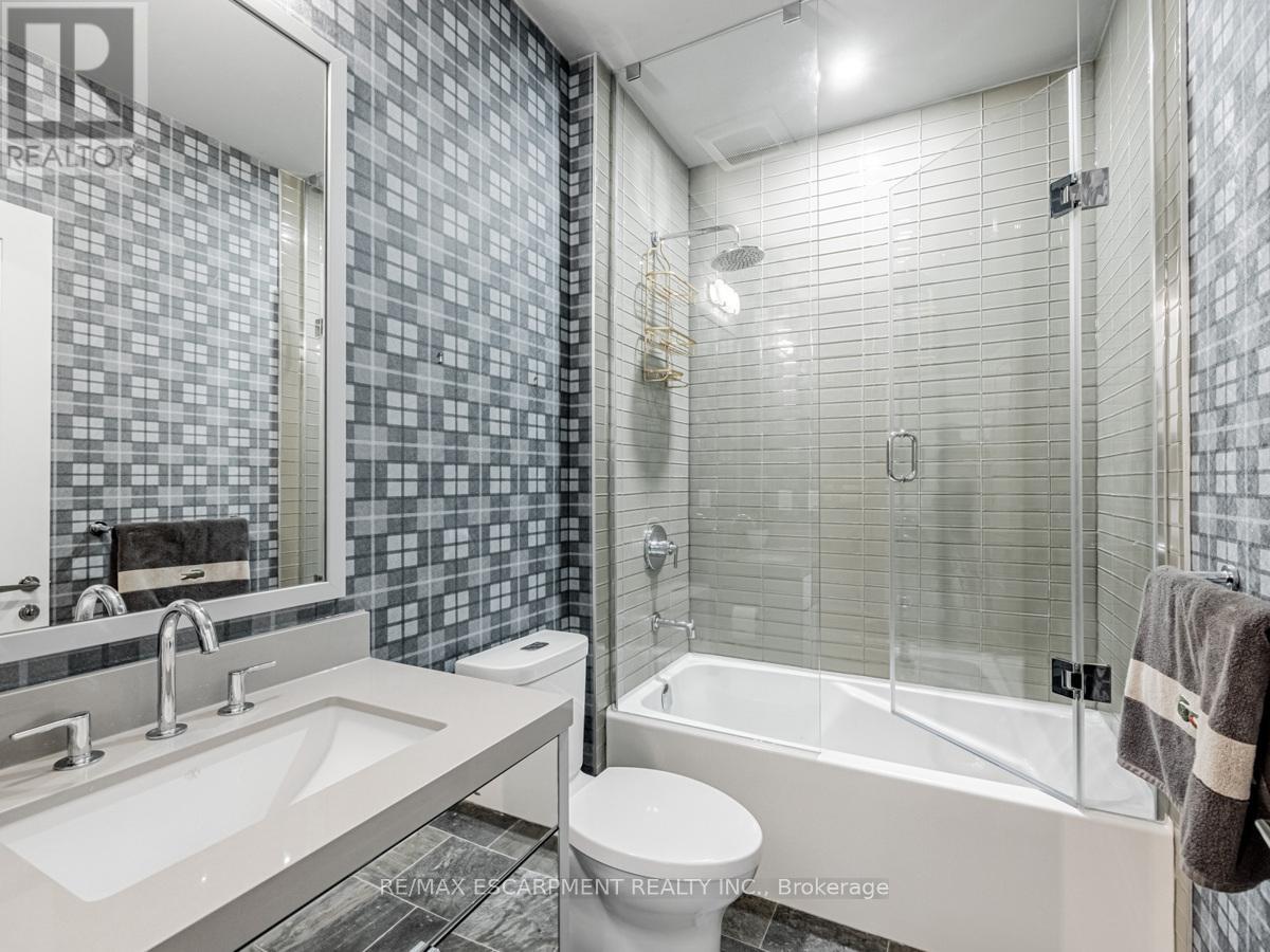 393 Maple Grove Drive, Oakville, Ontario  L6J 4V8 - Photo 36 - W12812578