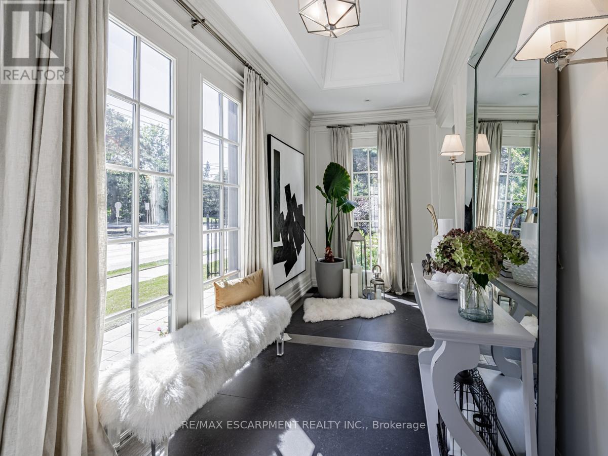 393 Maple Grove Drive, Oakville, Ontario  L6J 4V8 - Photo 5 - W12812578