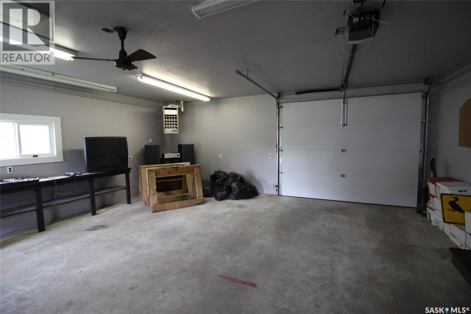 555 5th Street W, Shaunavon, Saskatchewan  S0N 2M0 - Photo 38 - SK015251