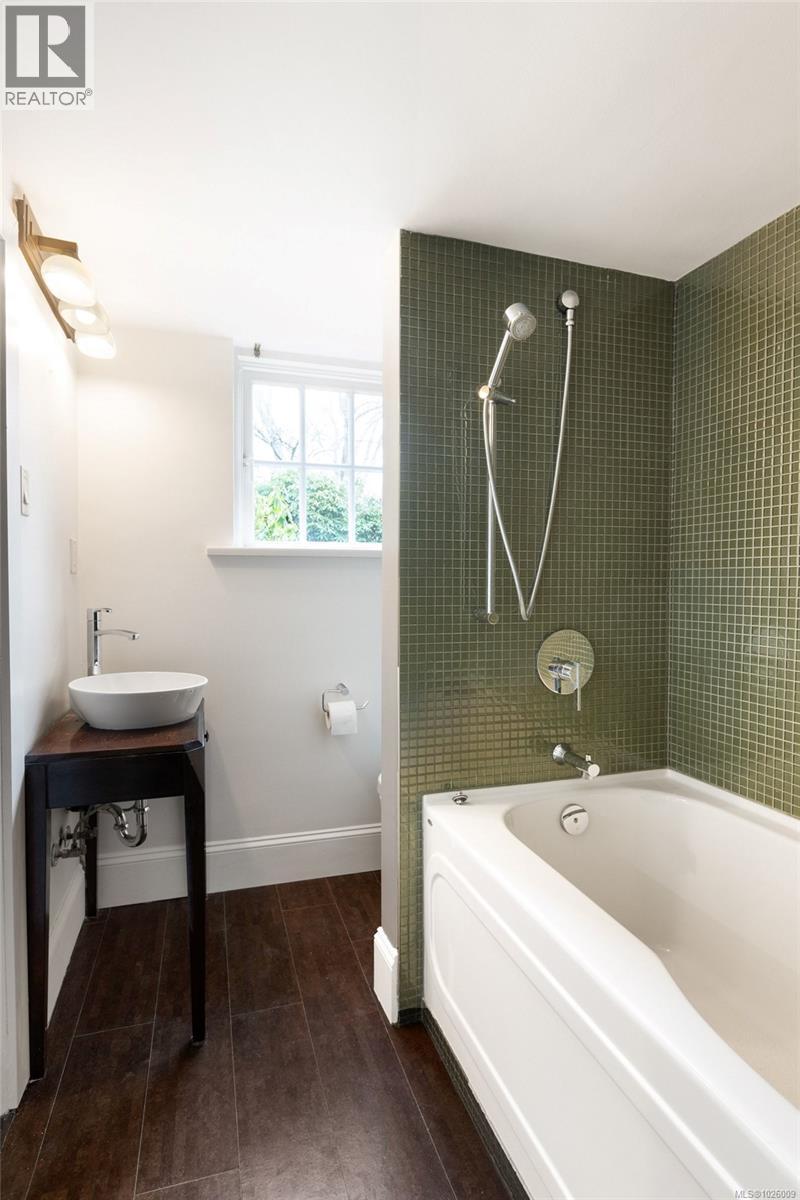 535 Falkland Rd, Oak Bay, British Columbia  V8S 4L6 - Photo 17 - 1026009