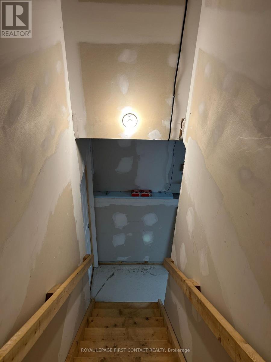 1041 Welch Road, Minden Hills, Ontario  K0M 2K0 - Photo 18 - X12812604