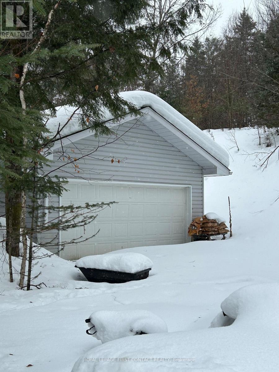 1041 Welch Road, Minden Hills, Ontario  K0M 2K0 - Photo 3 - X12812604