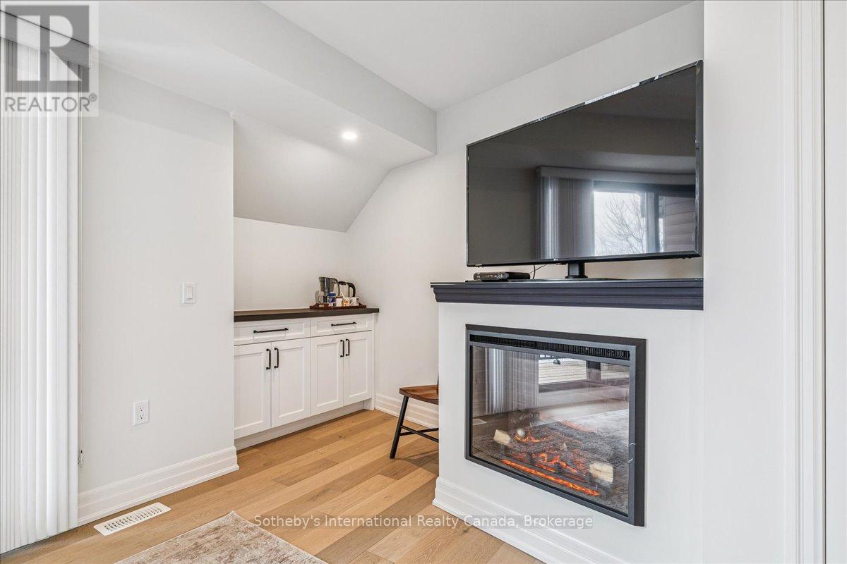 10 Southwind Terrace, Oakville, Ontario  L6L 6K5 - Photo 25 - W12812190