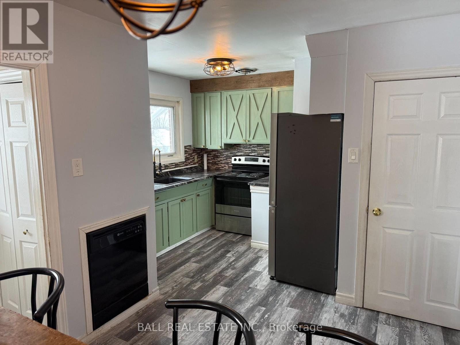 468 Bellevue Street, Peterborough (Northcrest Ward 5), Ontario  K9H 5G6 - Photo 3 - X12812676