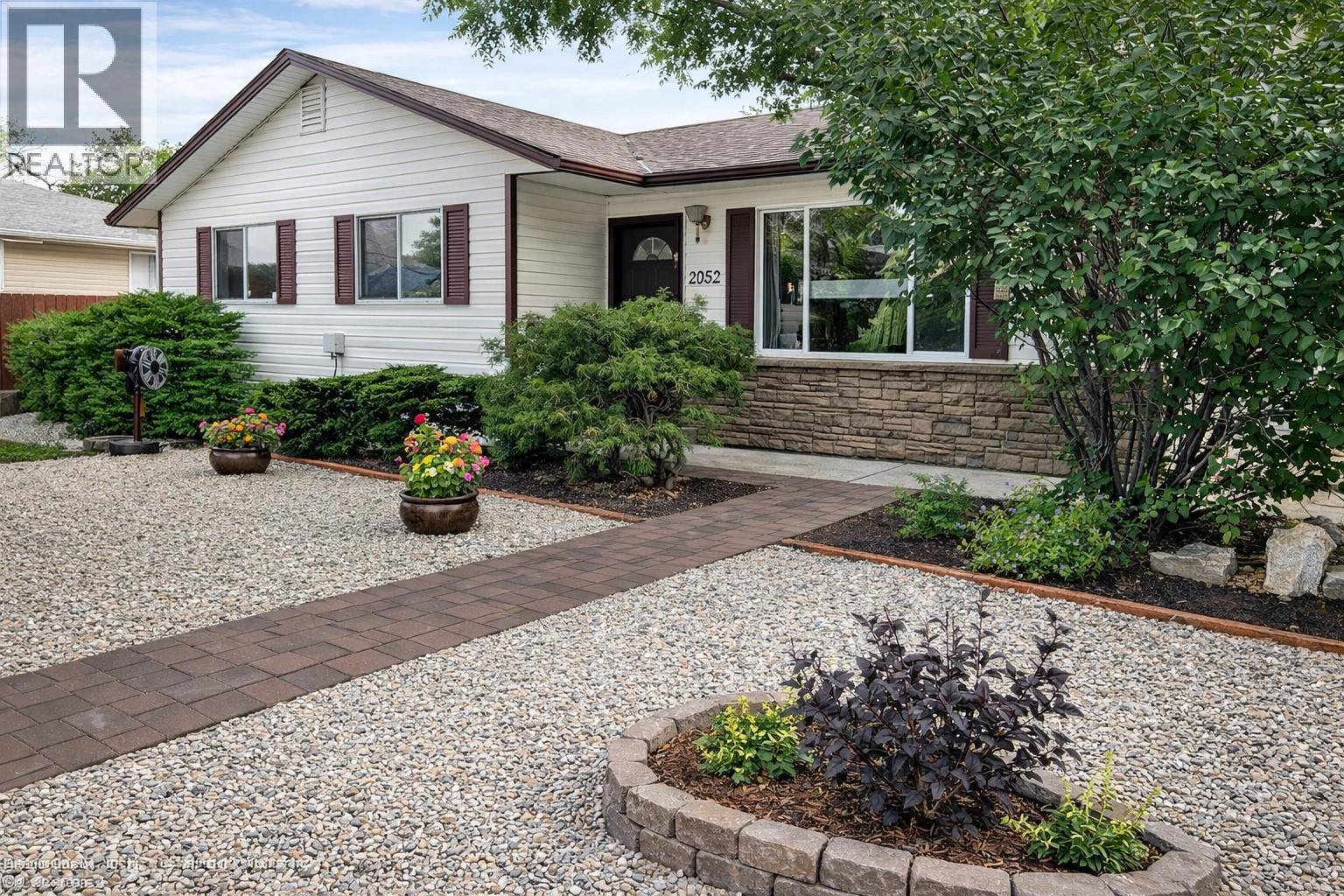 2052 Atkinson Street Penticton Photo 2