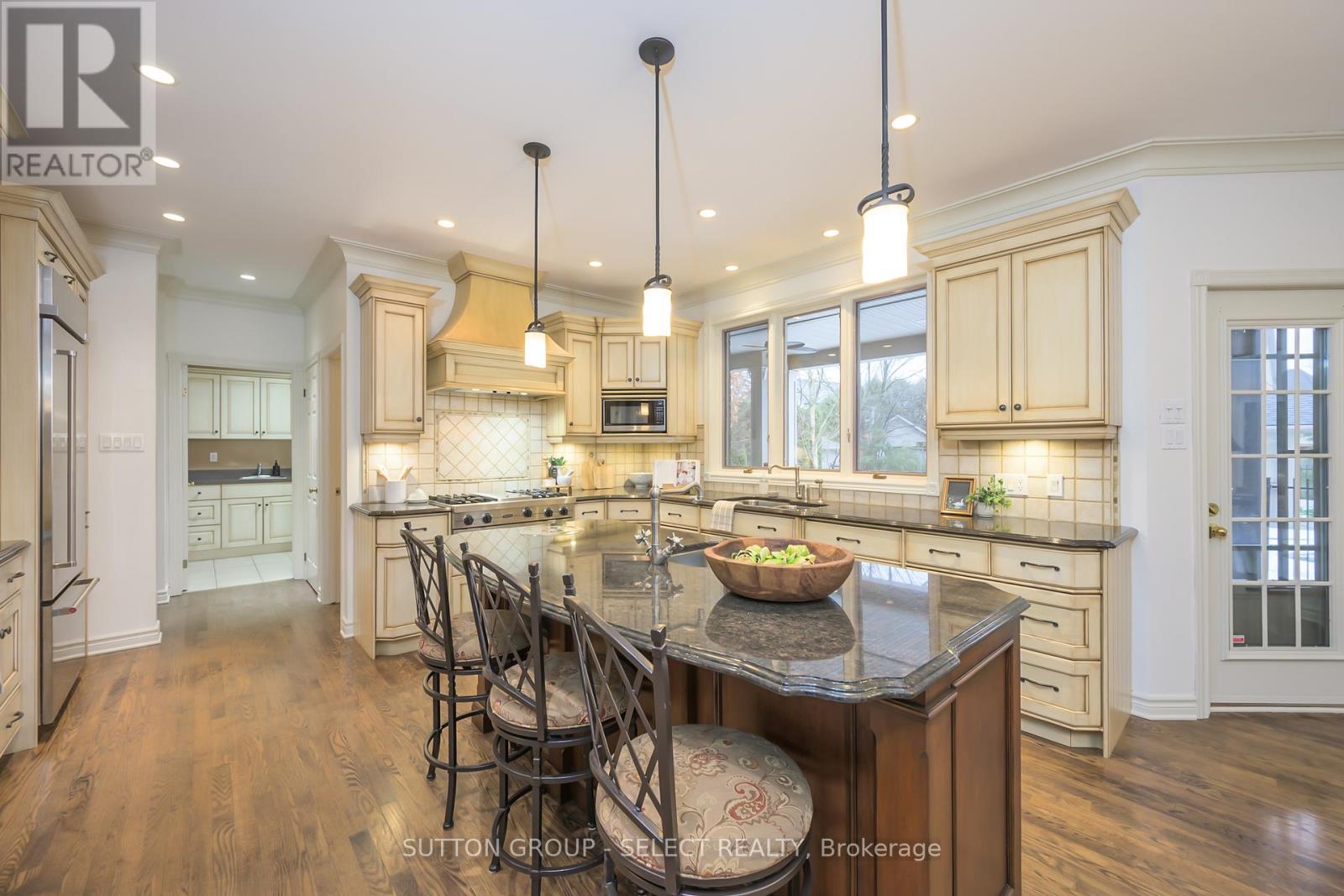 95 Highland Woods Court, London South, Ontario  N6C 5X2 - Photo 15 - X12812696