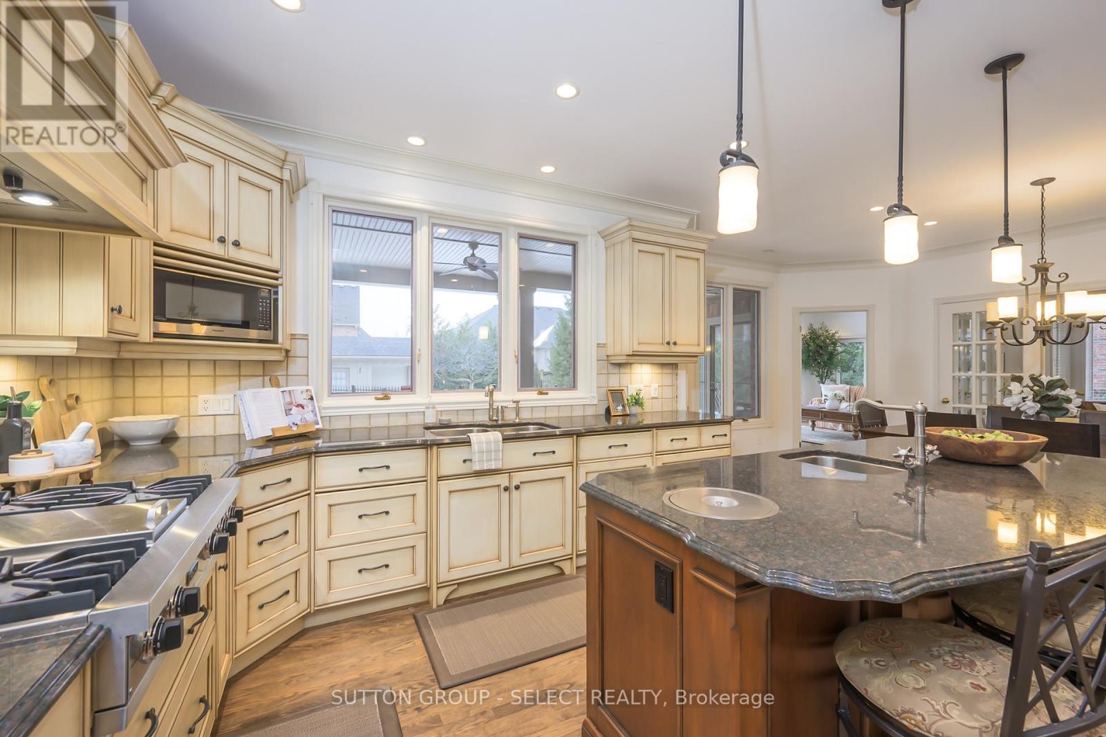 95 Highland Woods Court, London South, Ontario  N6C 5X2 - Photo 16 - X12812696