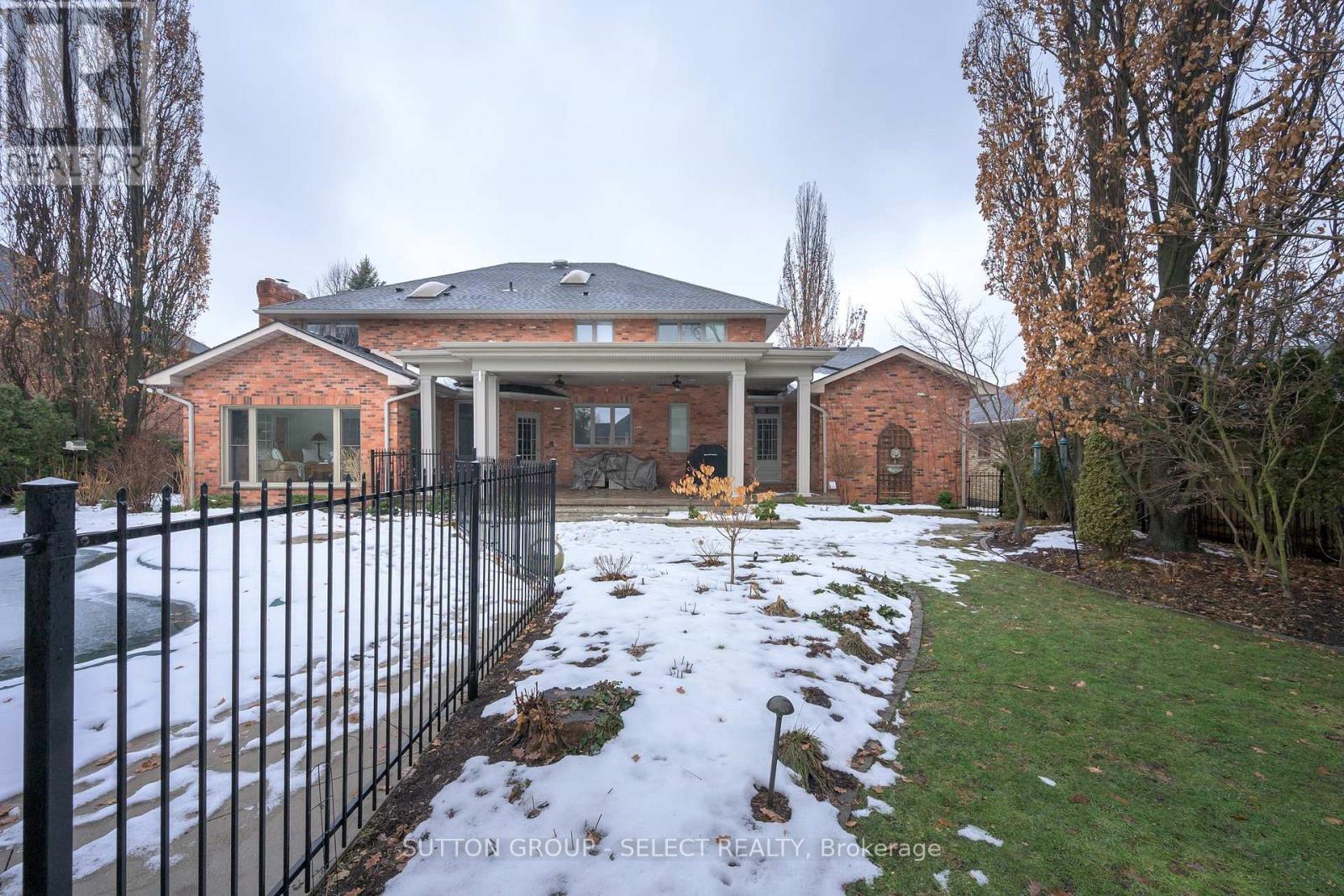 95 Highland Woods Court, London South, Ontario  N6C 5X2 - Photo 3 - X12812696