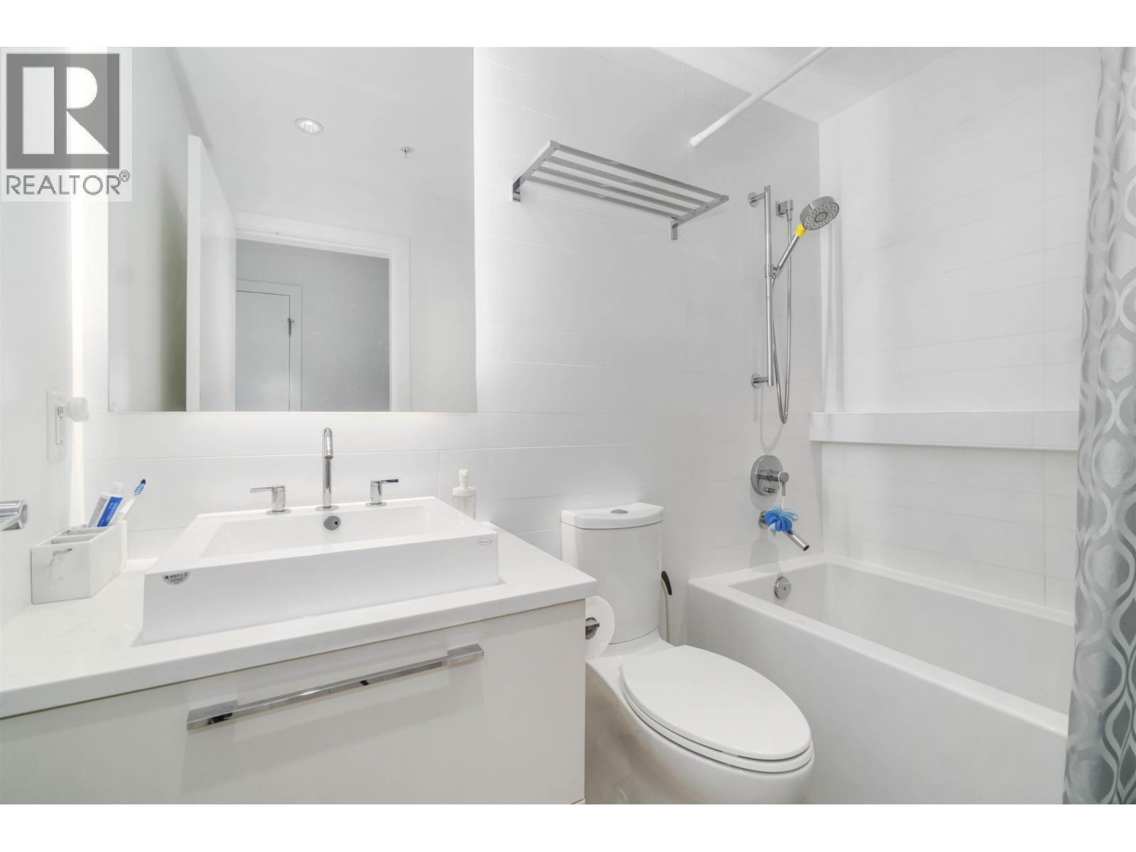 402 7388 Kingsway, Burnaby, British Columbia  V3N 0G9 - Photo 6 - R3092440