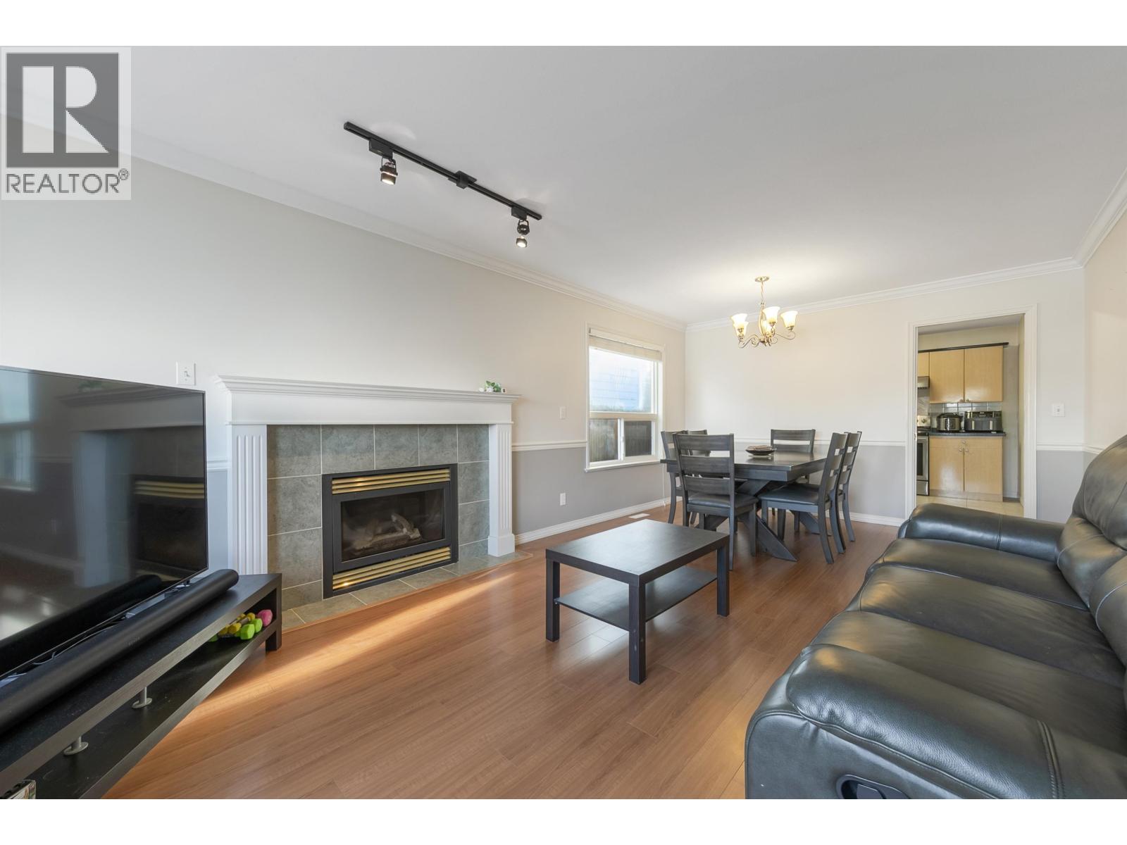 5056 Manor Street, Burnaby, British Columbia  V5G 1B5 - Photo 2 - R3092478