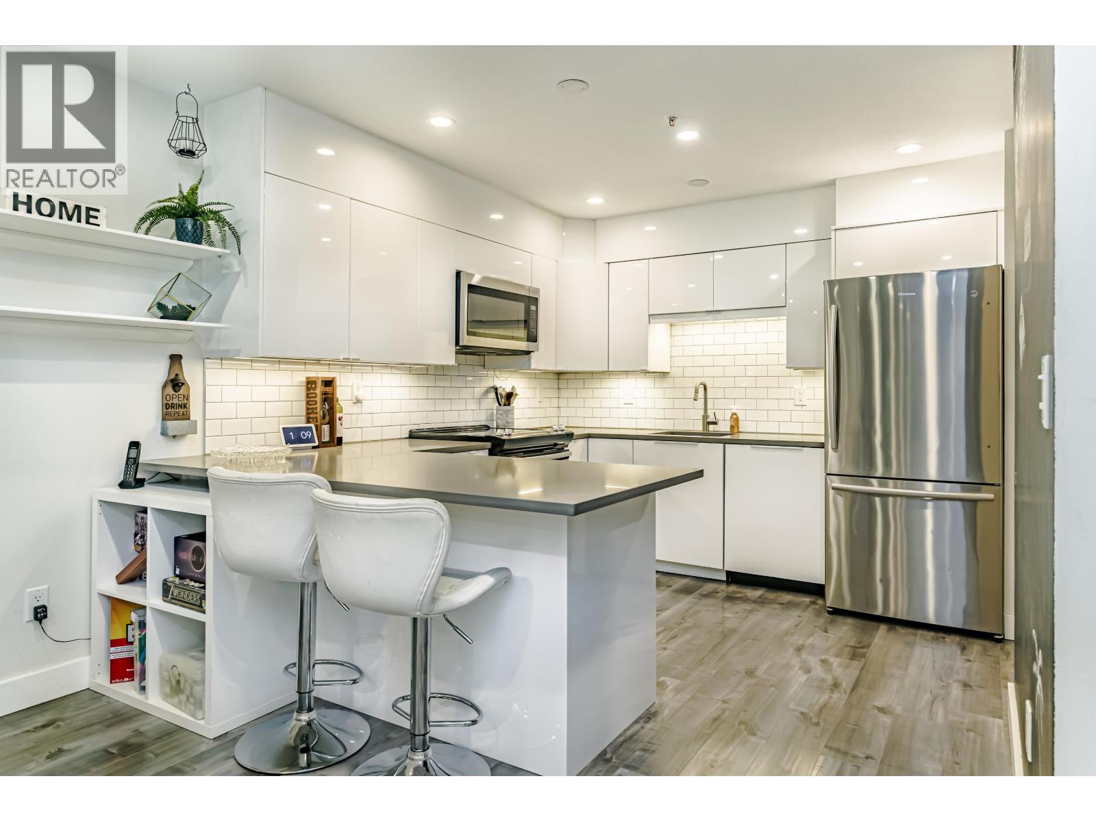 108 1215 Pacific Street, Coquitlam, British Columbia  V3B 7M4 - Photo 1 - R3092489