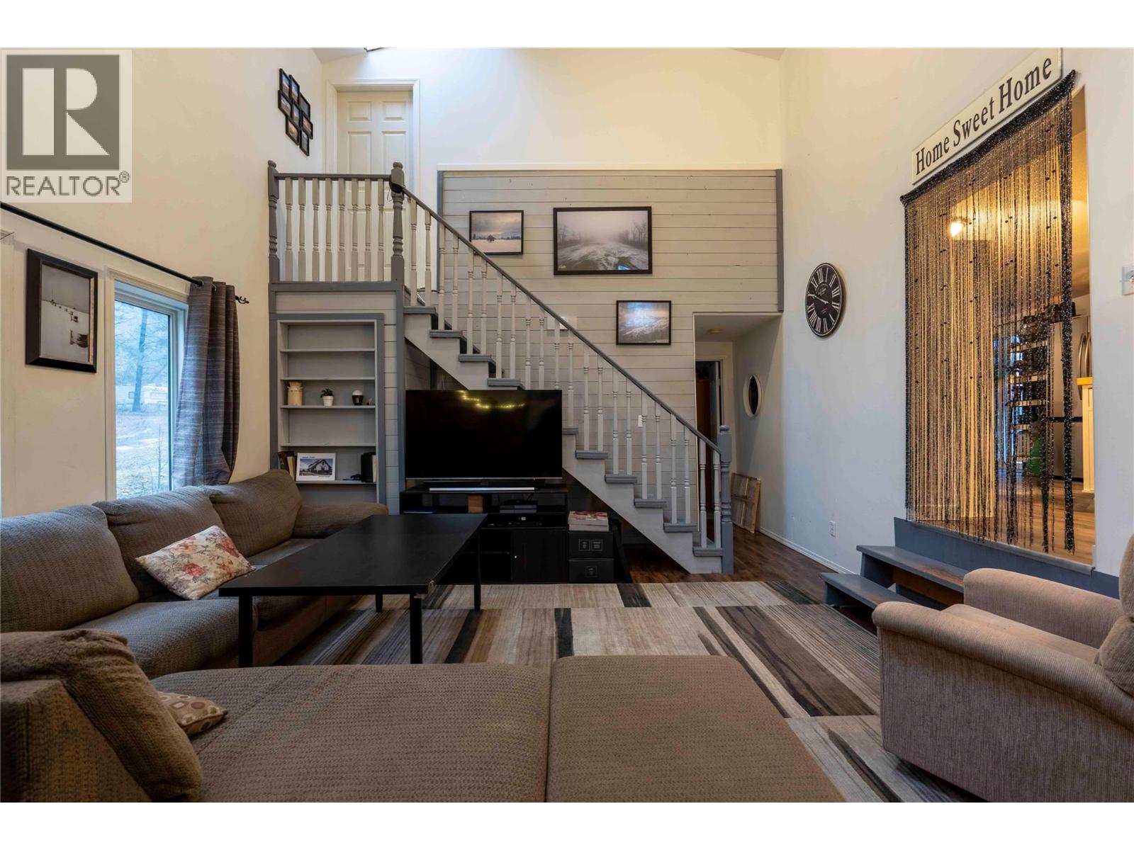 9375 Granby Road, Grand Forks, British Columbia  V0H 1H1 - Photo 4 - 10376532