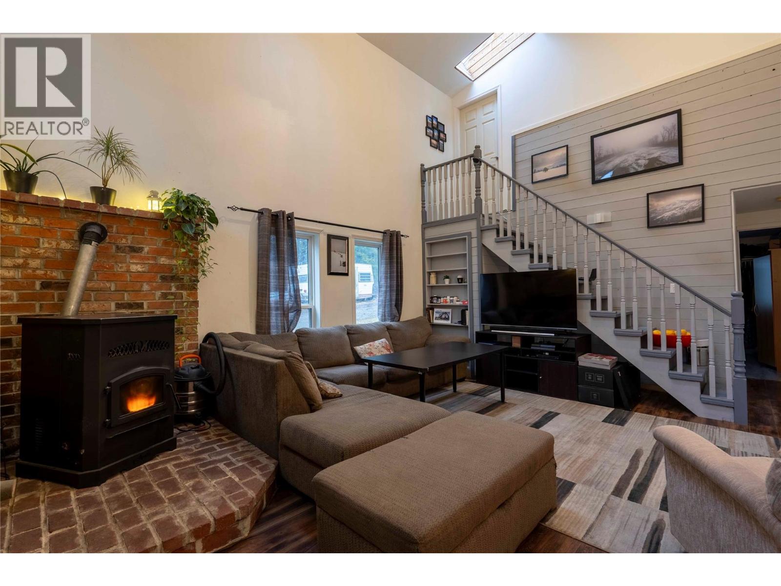 9375 Granby Road, Grand Forks, British Columbia  V0H 1H1 - Photo 5 - 10376532