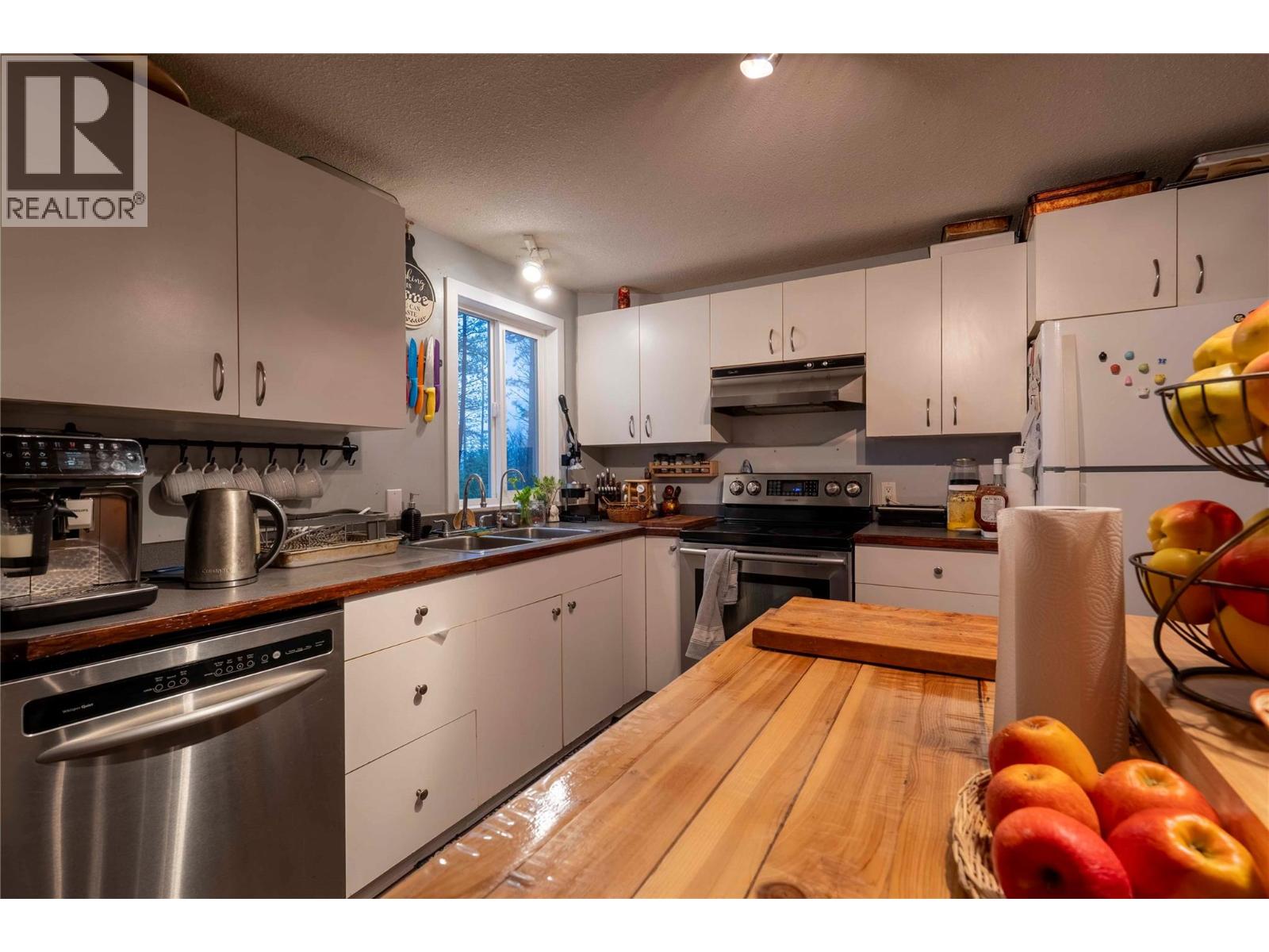 9375 Granby Road, Grand Forks, British Columbia  V0H 1H1 - Photo 12 - 10376532