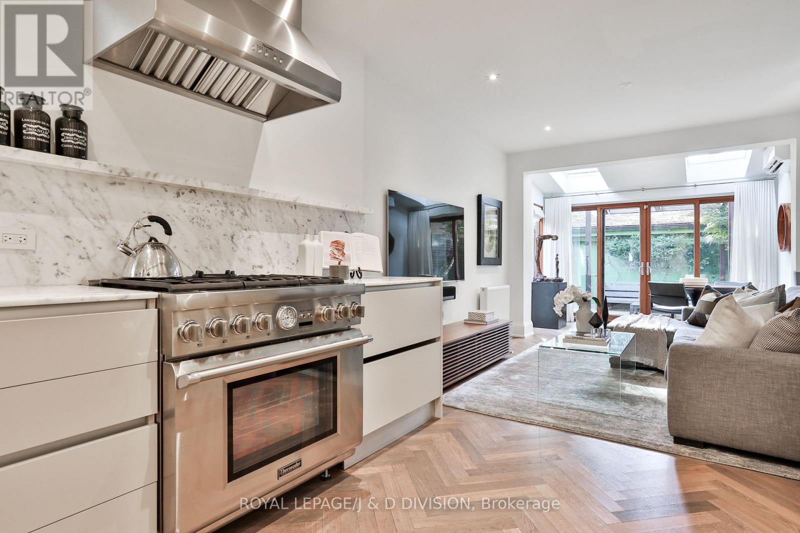 69 Sullivan Street, Toronto (Kensington-Chinatown), Ontario  M5T 1C2 - Photo 15 - C12812668