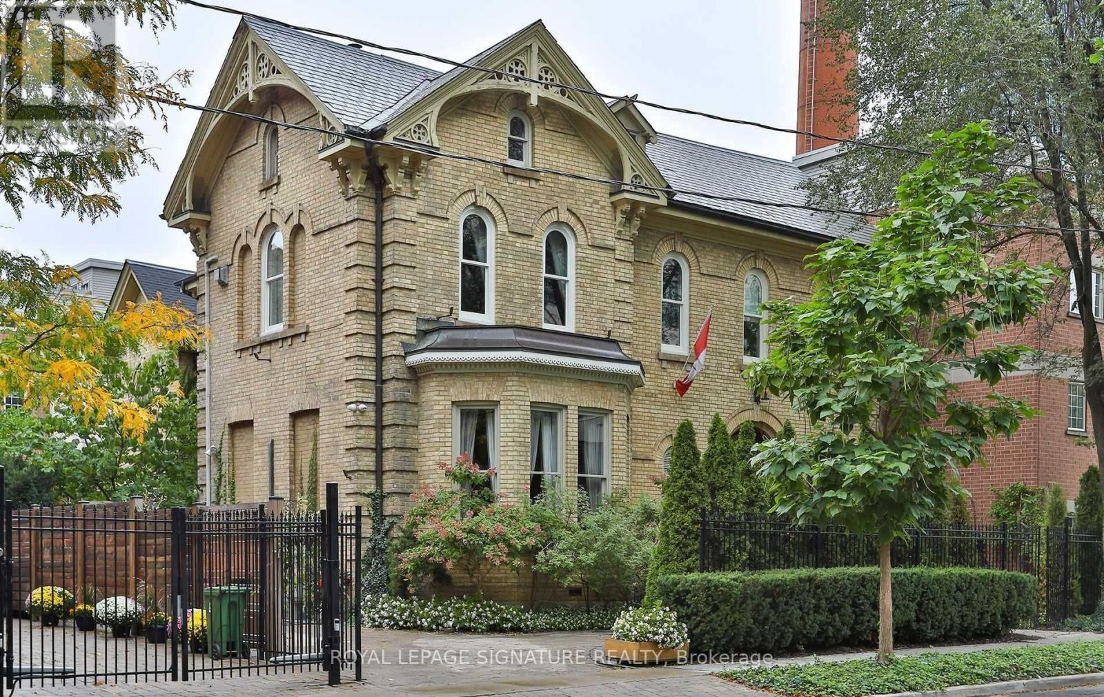 4 Wellesley Place, Toronto (Cabbagetown-South St. James Town), Ontario  M4Y 2K4 - Photo 2 - C12812706