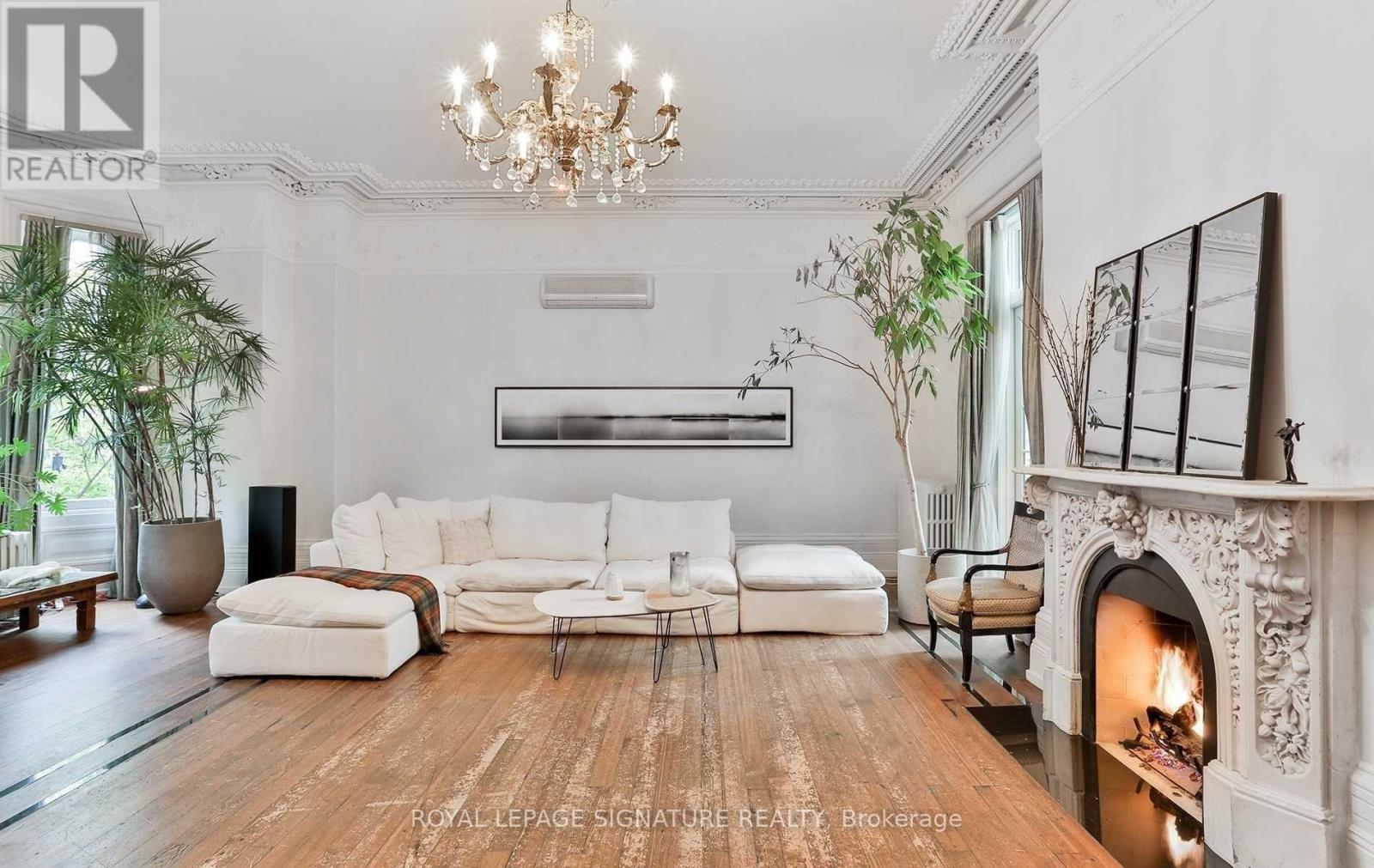 4 Wellesley Place, Toronto (Cabbagetown-South St. James Town), Ontario  M4Y 2K4 - Photo 4 - C12812706