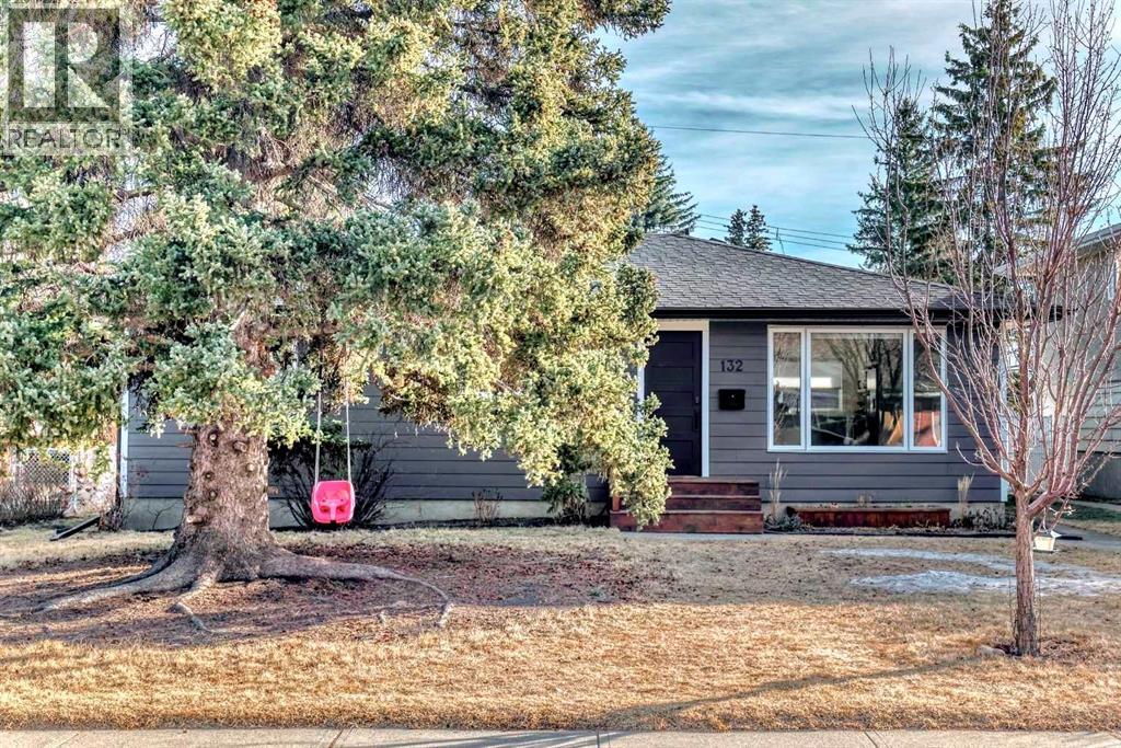 132 Wedgewood Drive Sw, Calgary, Alberta  T3C 3G8 - Photo 2 - A2287120