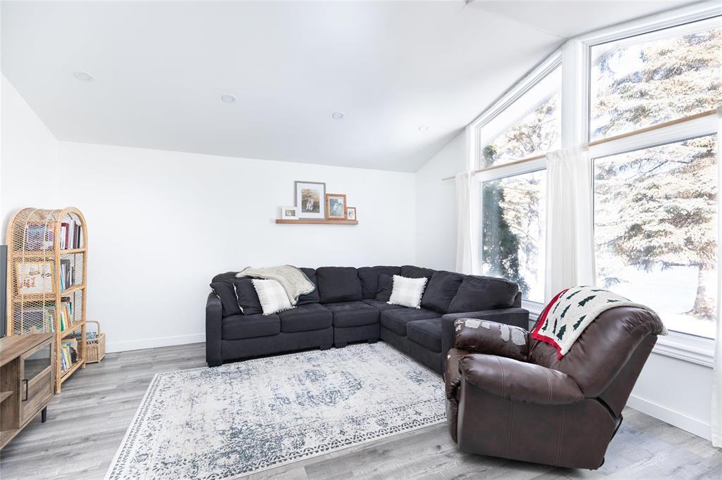 508 Hanover Street, Steinbach, Manitoba  R5G 0J3 - Photo 5 - 202603161