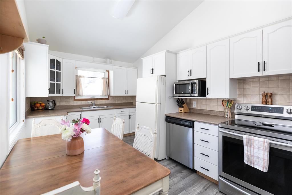 508 Hanover Street, Steinbach, Manitoba  R5G 0J3 - Photo 9 - 202603161