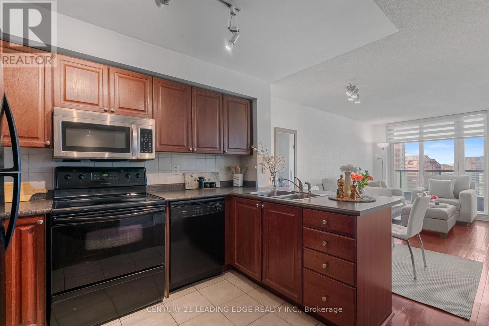 1808 - 33 Elm Drive W, Mississauga, Ontario  L5B 4M2 - Photo 5 - W12812672