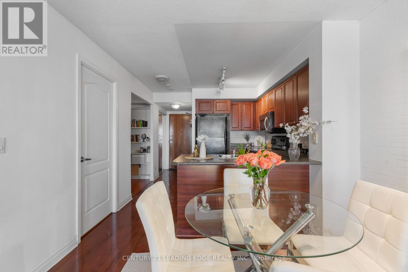 1808 - 33 Elm Drive W, Mississauga, Ontario  L5B 4M2 - Photo 9 - W12812672