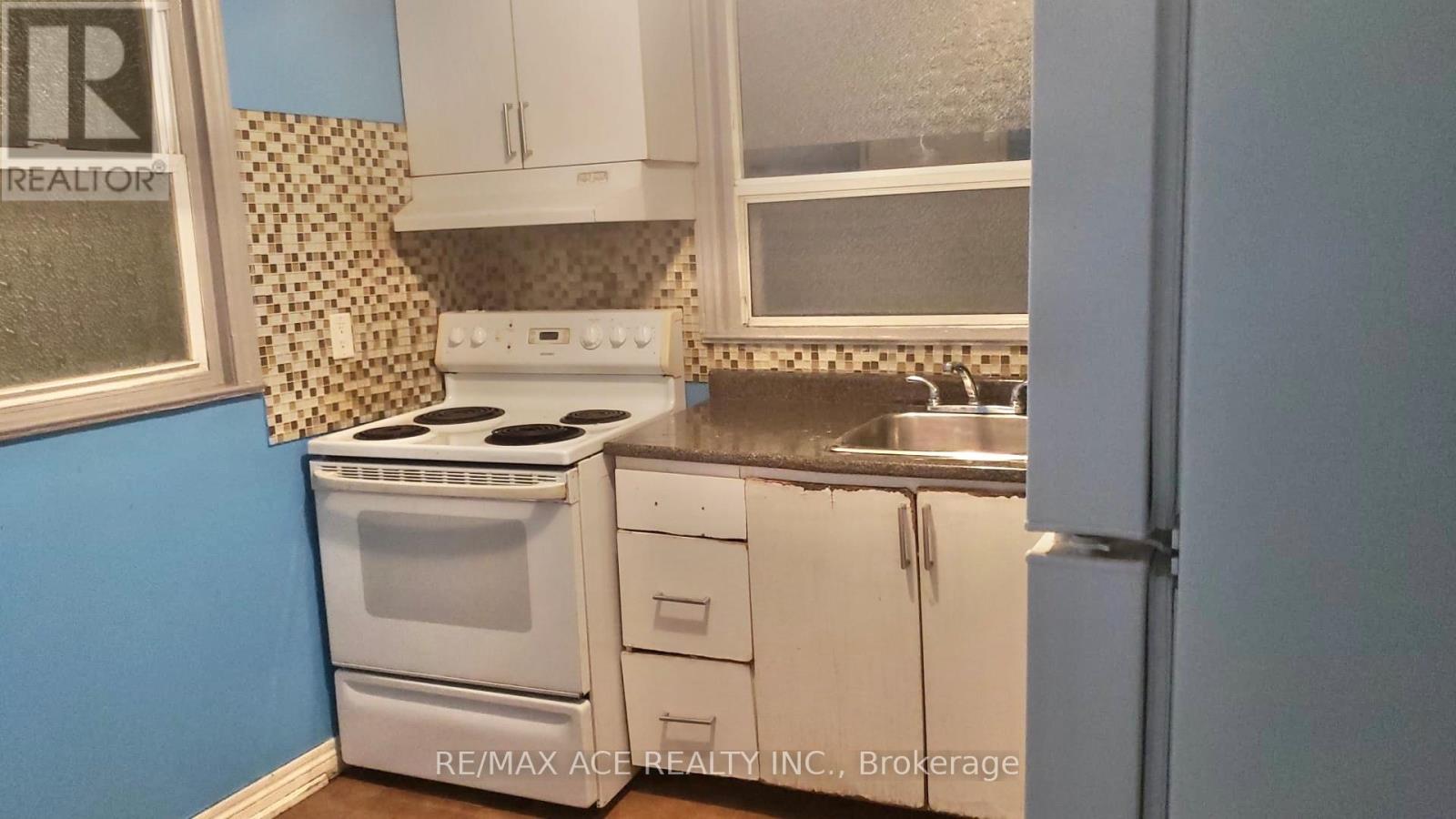 7098 Goreway Drive, Mississauga, Ontario  L4T 2T6 - Photo 15 - W12812722