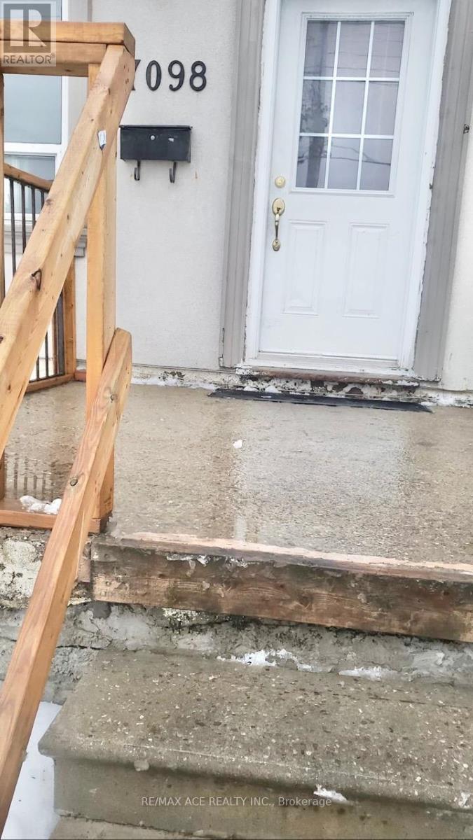 7098 Goreway Drive, Mississauga, Ontario  L4T 2T6 - Photo 6 - W12812722