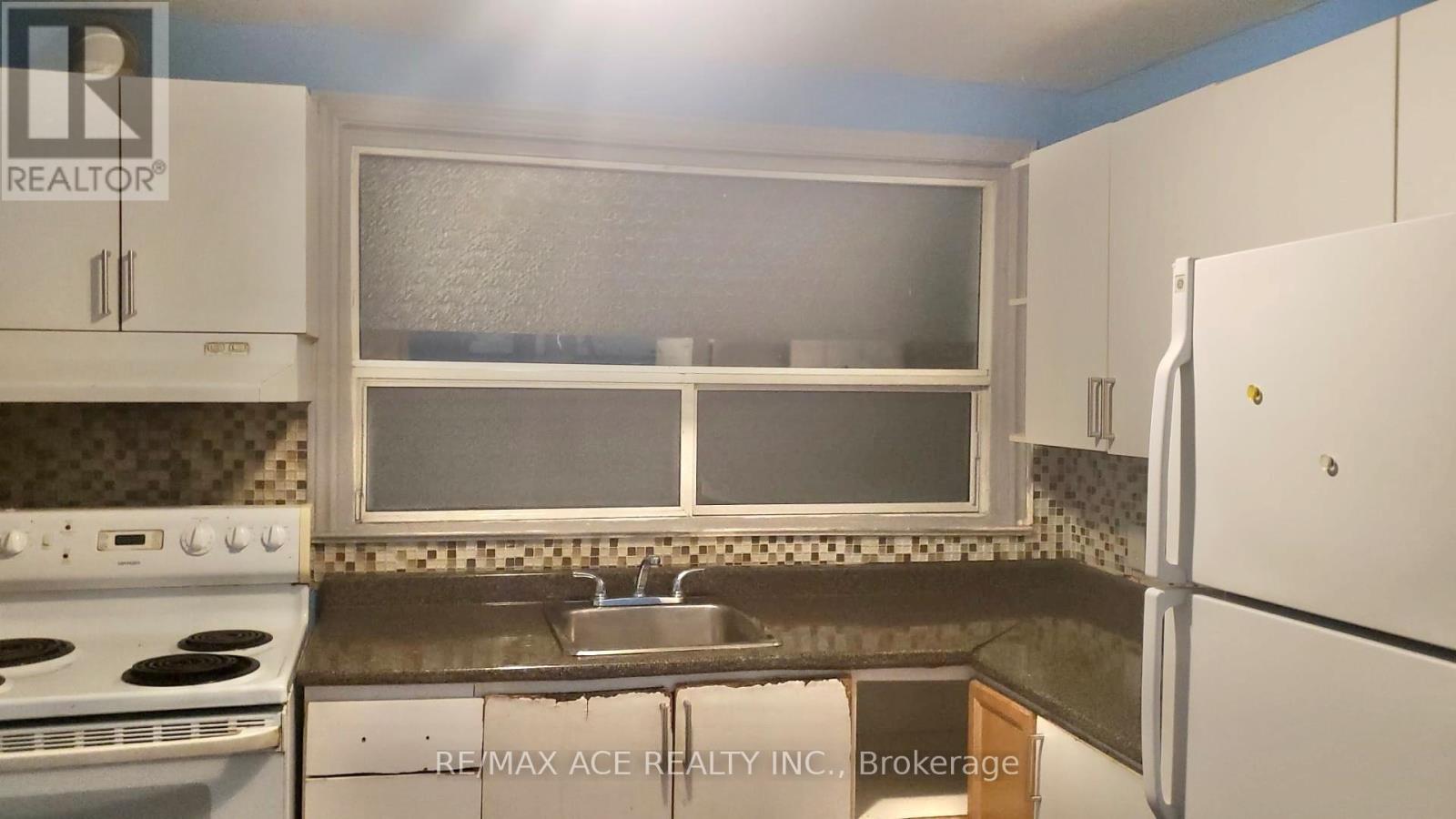 7098 Goreway Drive, Mississauga, Ontario  L4T 2T6 - Photo 7 - W12812722