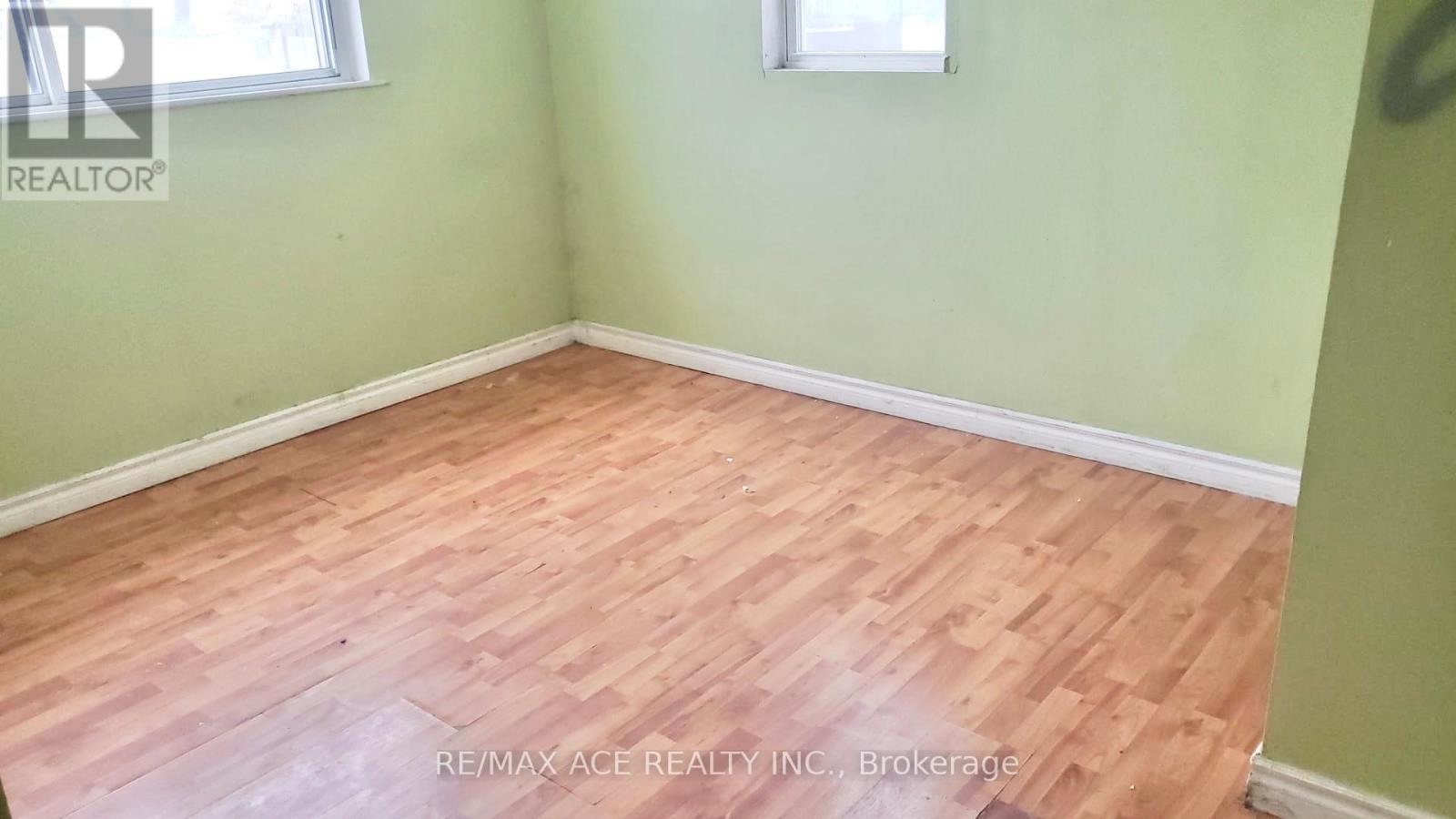 7098 Goreway Drive, Mississauga, Ontario  L4T 2T6 - Photo 8 - W12812722