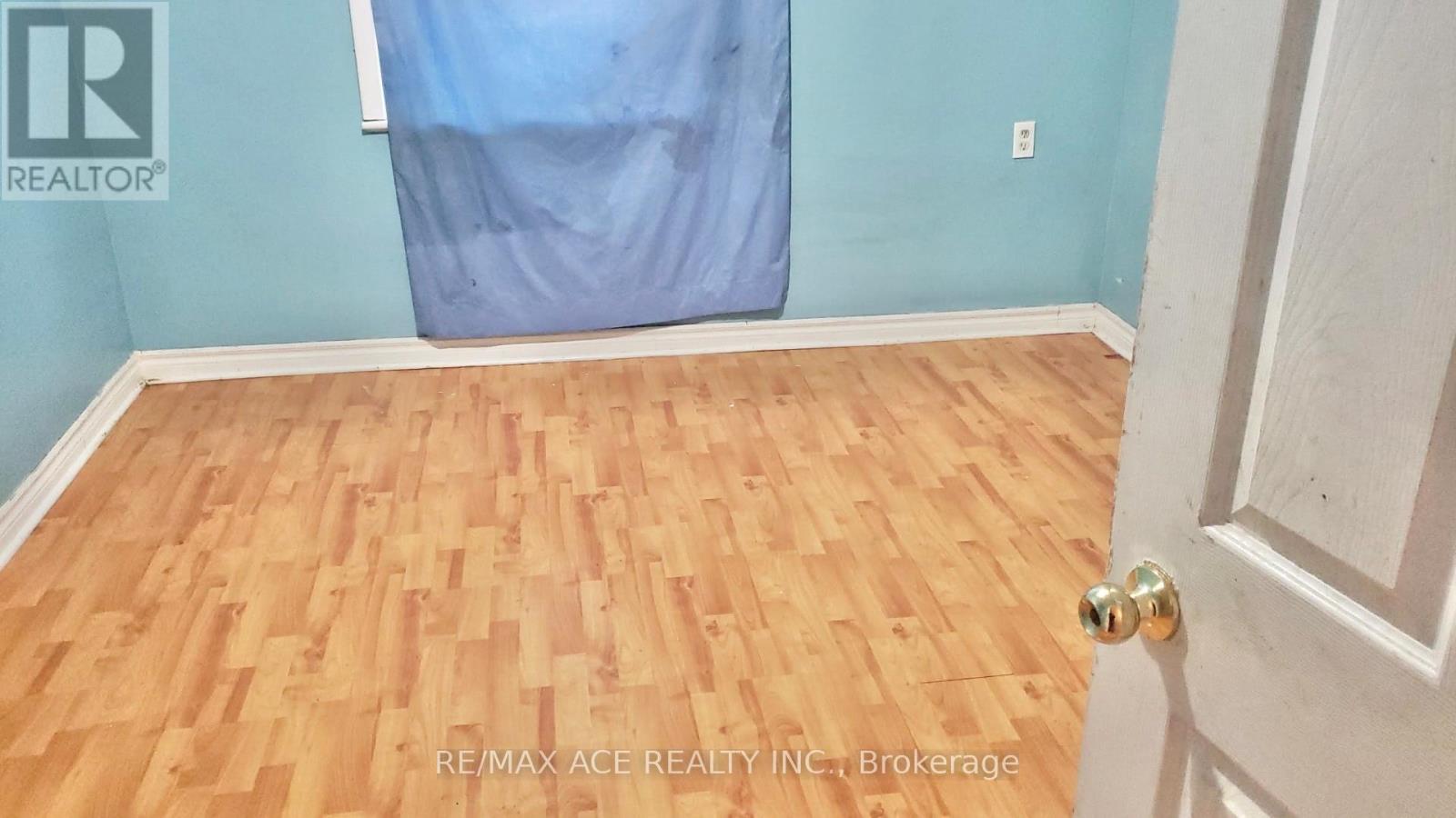 7098 Goreway Drive, Mississauga, Ontario  L4T 2T6 - Photo 9 - W12812722