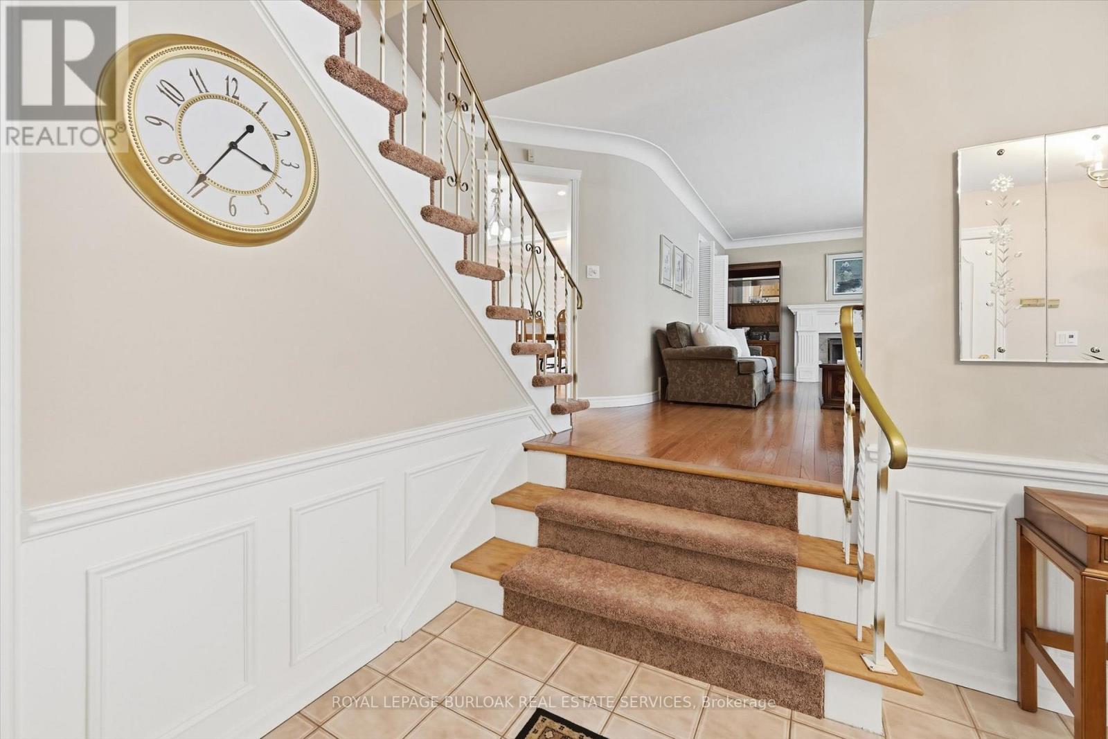 311 Glen Afton Drive, Burlington, Ontario  L7L 1G8 - Photo 11 - W12812726