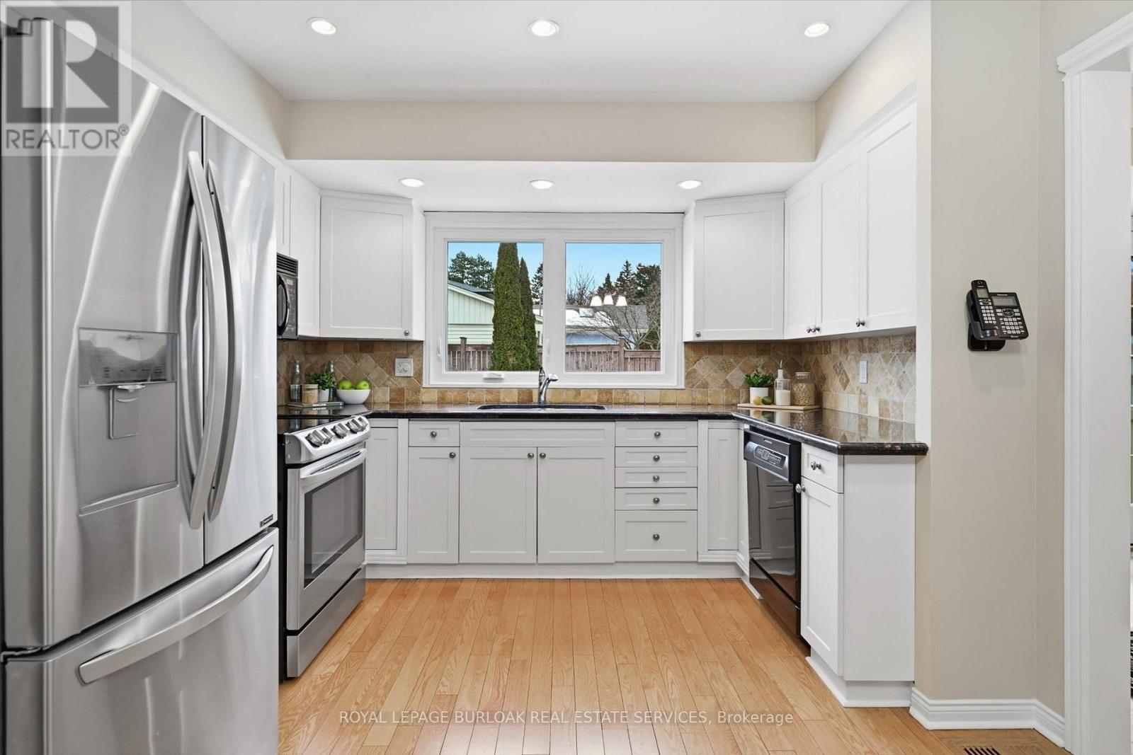 311 Glen Afton Drive, Burlington, Ontario  L7L 1G8 - Photo 21 - W12812726