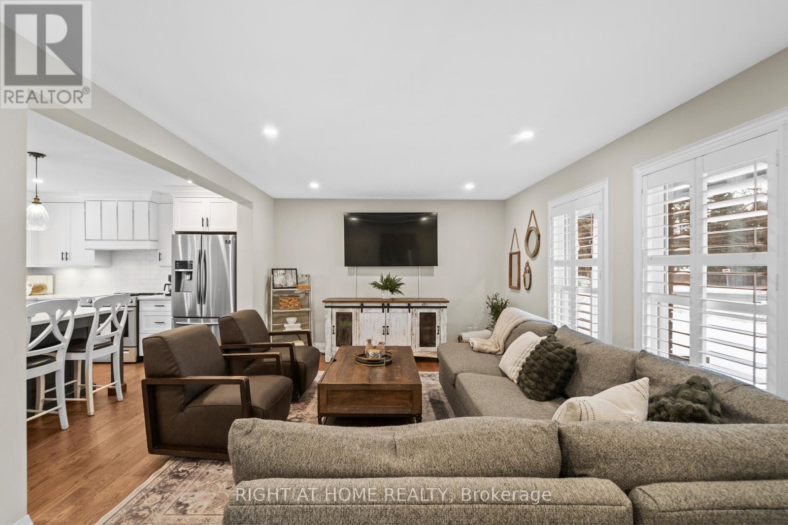 41 Amberly Boulevard, Hamilton, Ontario  L9G 3R9 - Photo 5 - X12812666