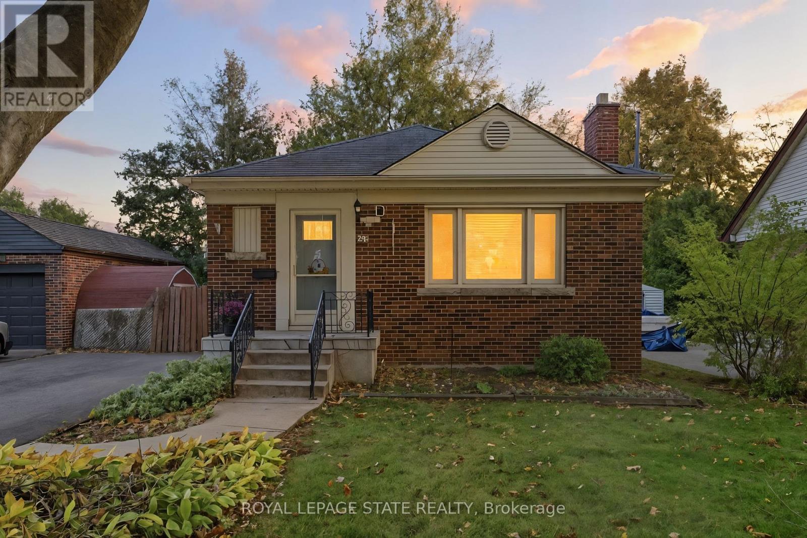 298 Sanatorium Road, Hamilton, Ontario  L9C 2A2 - Photo 1 - X12812688