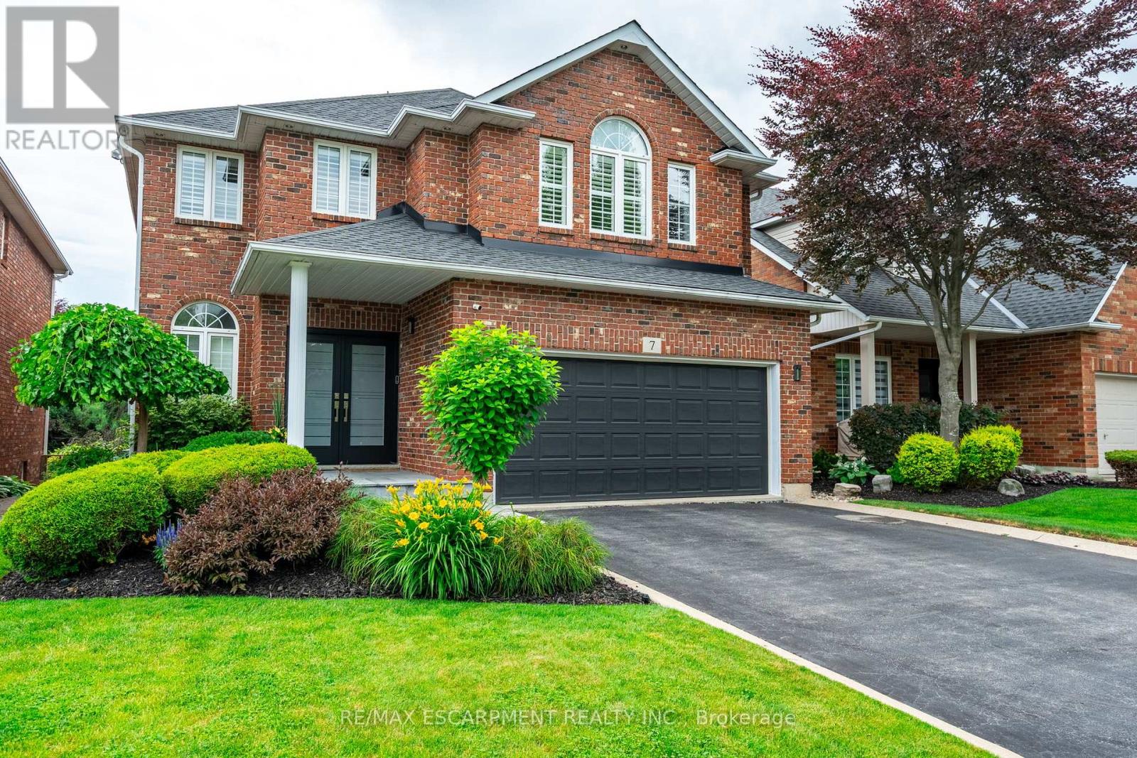 7 Volterra Court, Hamilton, Ontario  L8B 0K7 - Photo 3 - X12812730