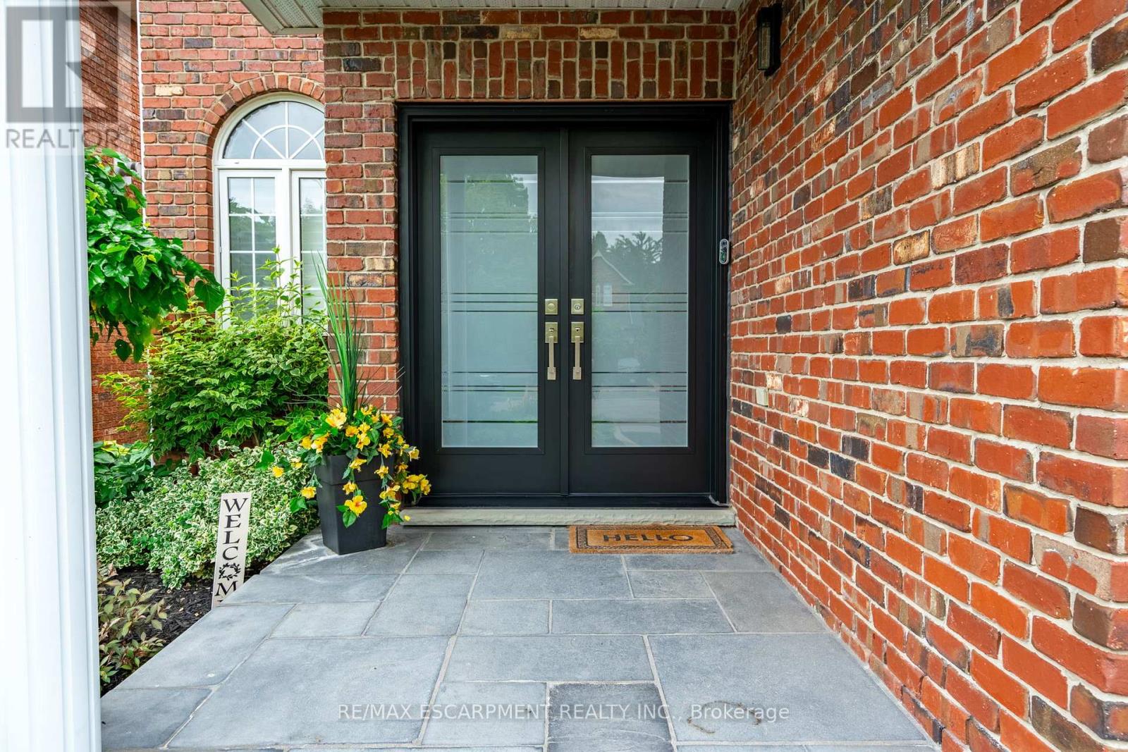 7 Volterra Court, Hamilton, Ontario  L8B 0K7 - Photo 4 - X12812730