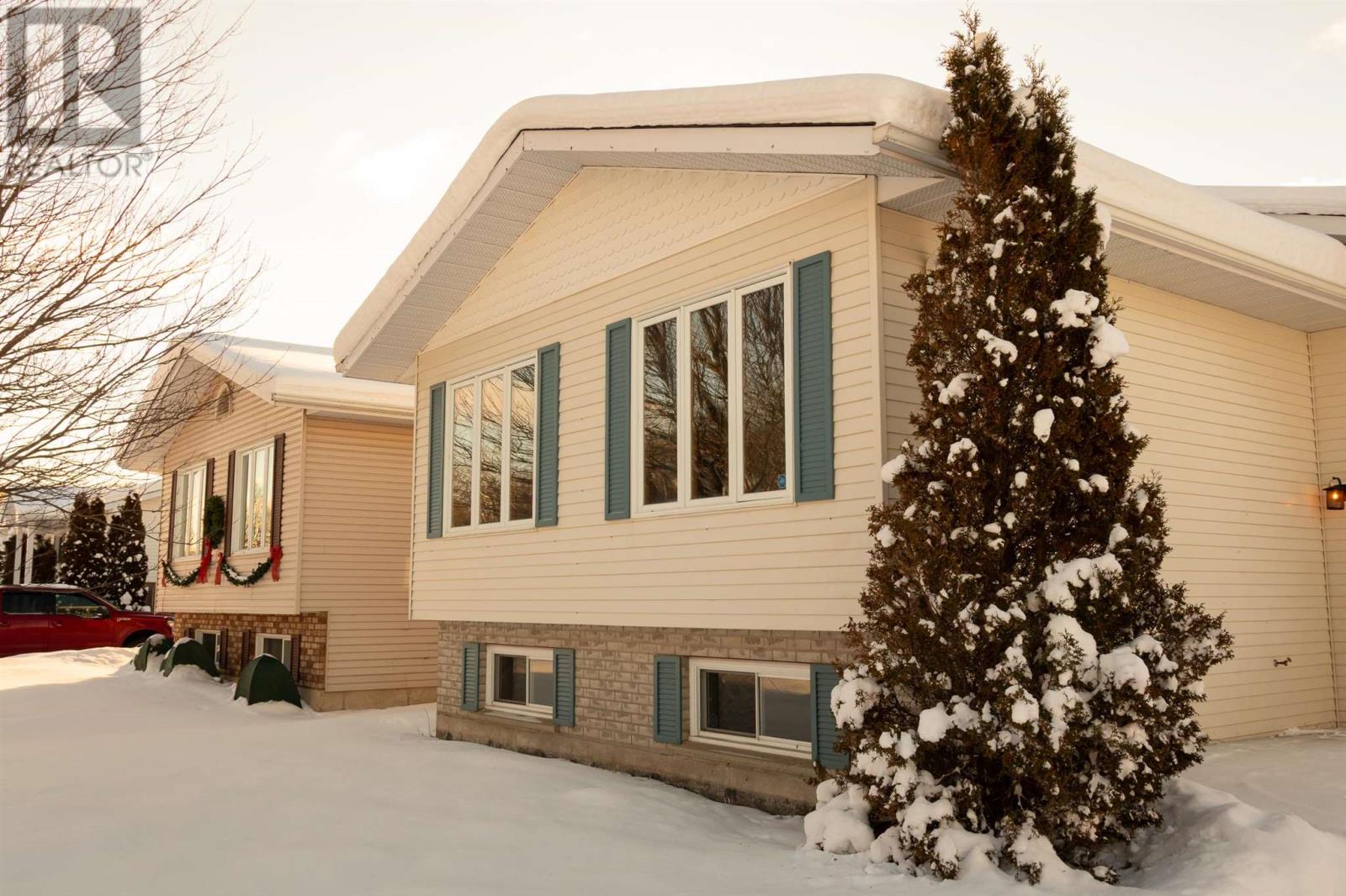 61 Muriel Dr, Sault Ste. Marie, Ontario  P6A 6X4 - Photo 5 - SM253470