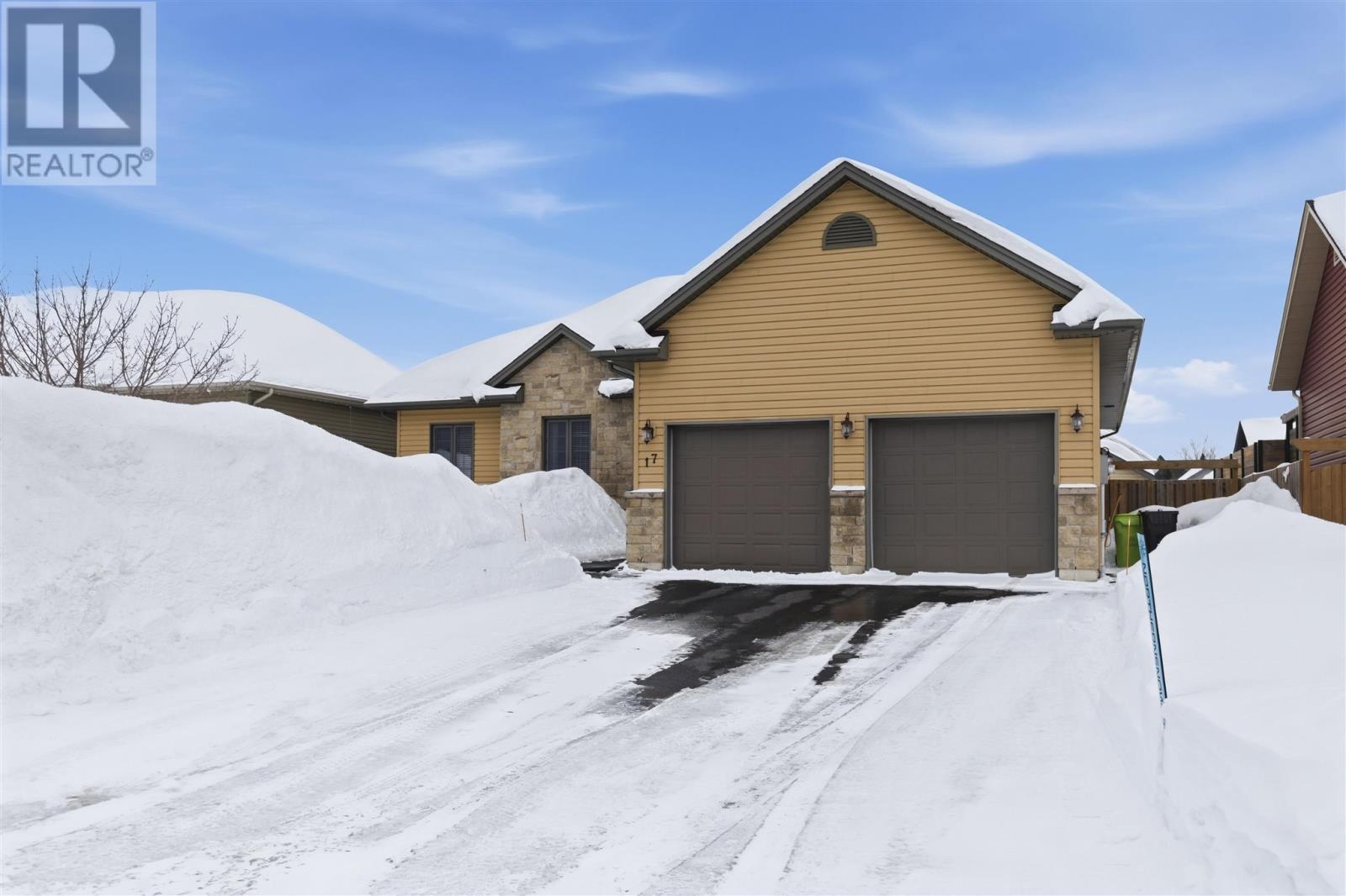 17 Konkin Ave, Sault Ste. Marie, Ontario  P6C 6E6 - Photo 1 - SM260334