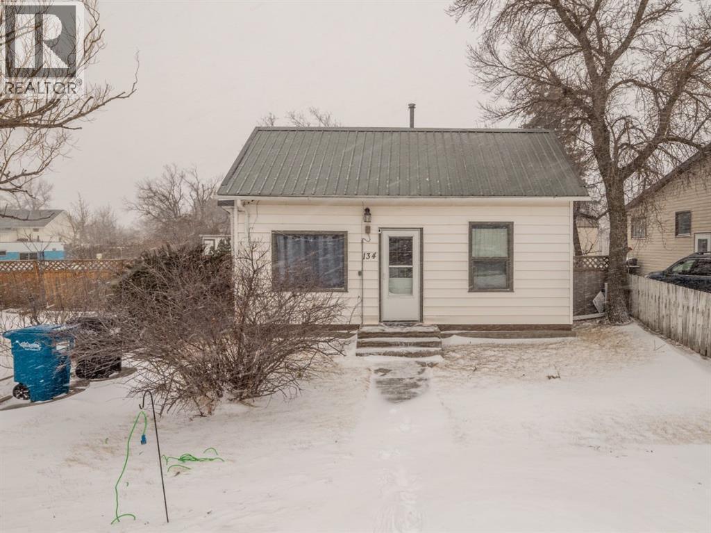 134 20 Street, Fort Macleod, Alberta  T0L 0Z0 - Photo 1 - A2287194