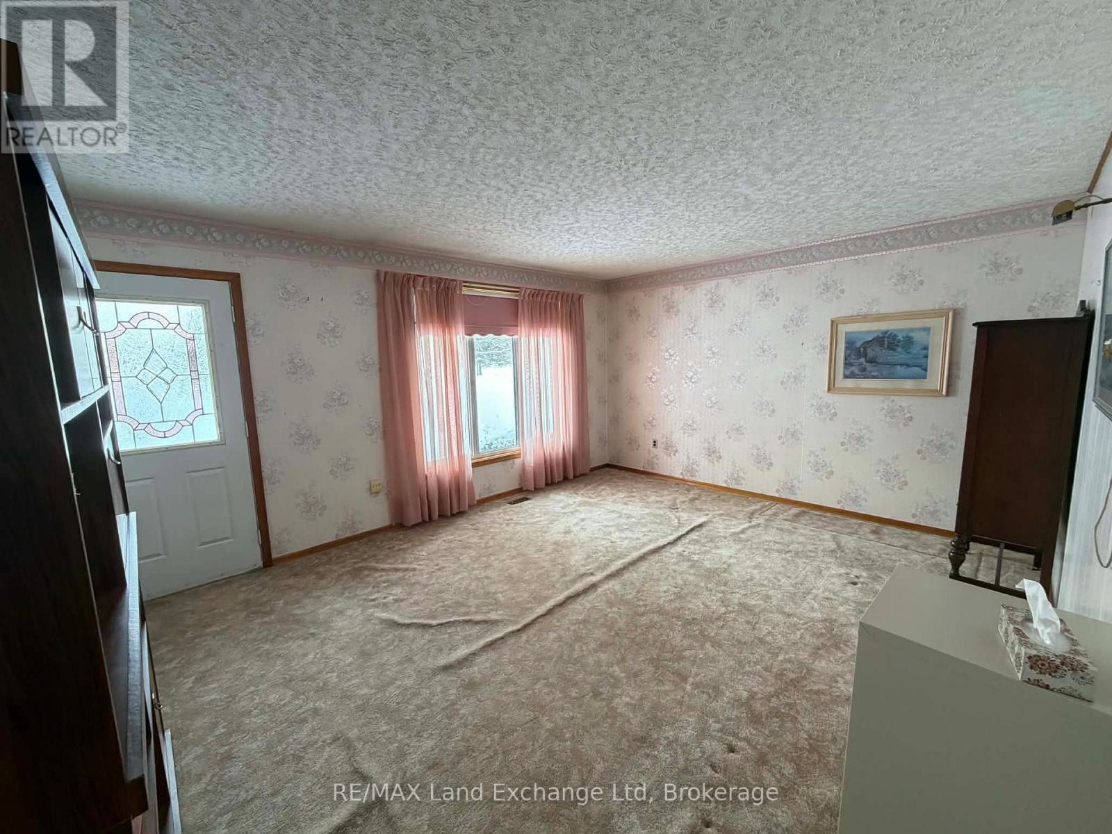 952 Havelock Street, Huron-Kinloss, Ontario N0G 2H0 - Photo 3 - X12812798