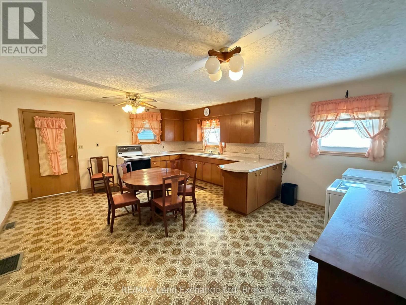 952 Havelock Street, Huron-Kinloss, Ontario N0G 2H0 - Photo 5 - X12812798