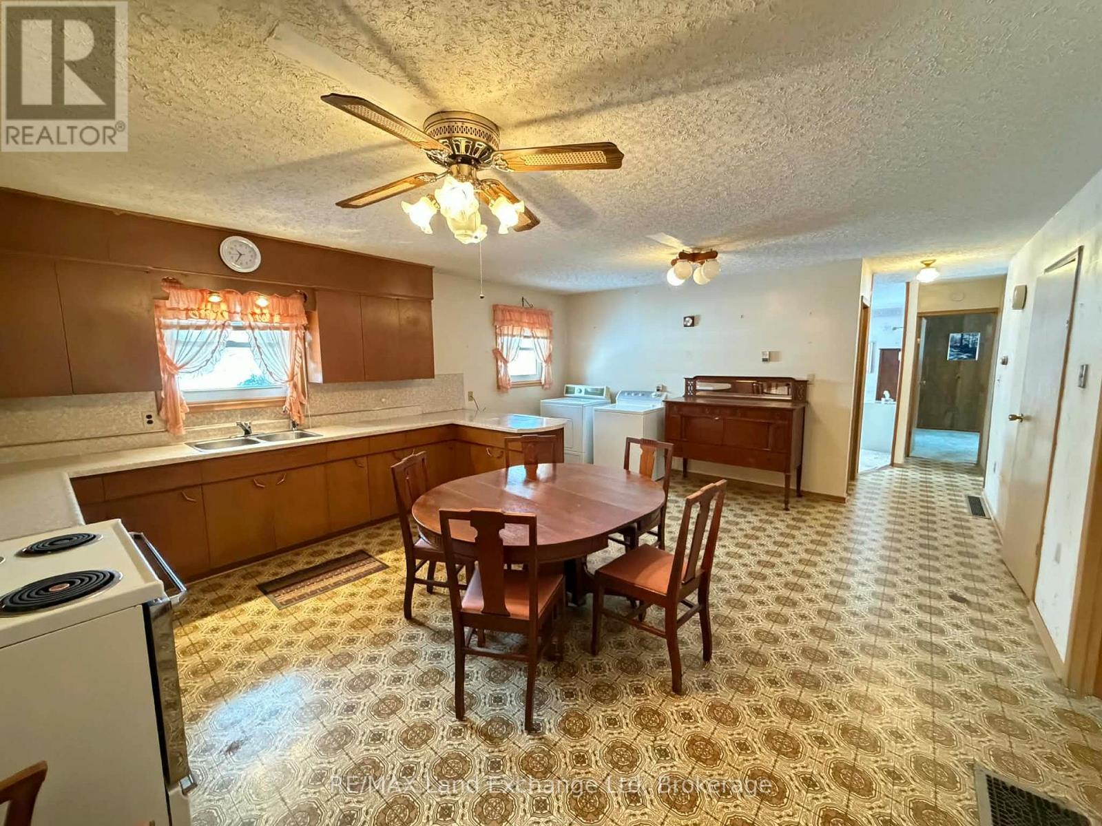 952 Havelock Street, Huron-Kinloss, Ontario N0G 2H0 - Photo 6 - X12812798