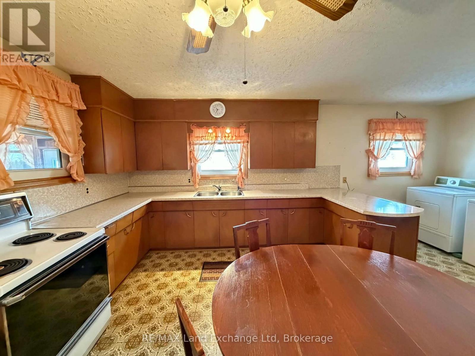 952 Havelock Street, Huron-Kinloss, Ontario N0G 2H0 - Photo 8 - X12812798