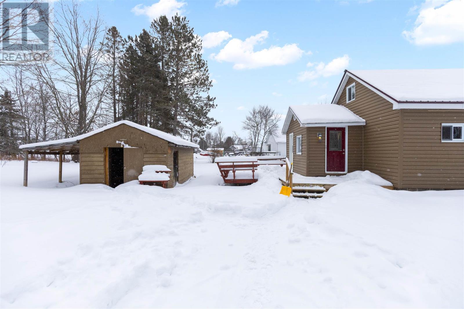 32 Main St, Iron Bridge, Ontario  P0R 1H0 - Photo 2 - SM260349