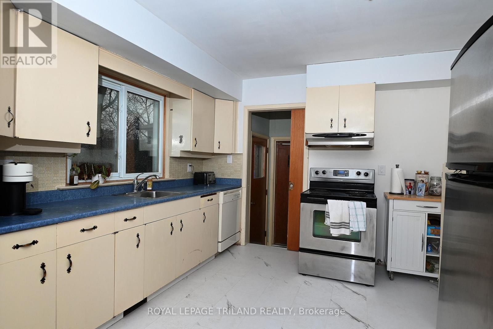 Photo 10 of 23 for 12 Mountsfield Drive