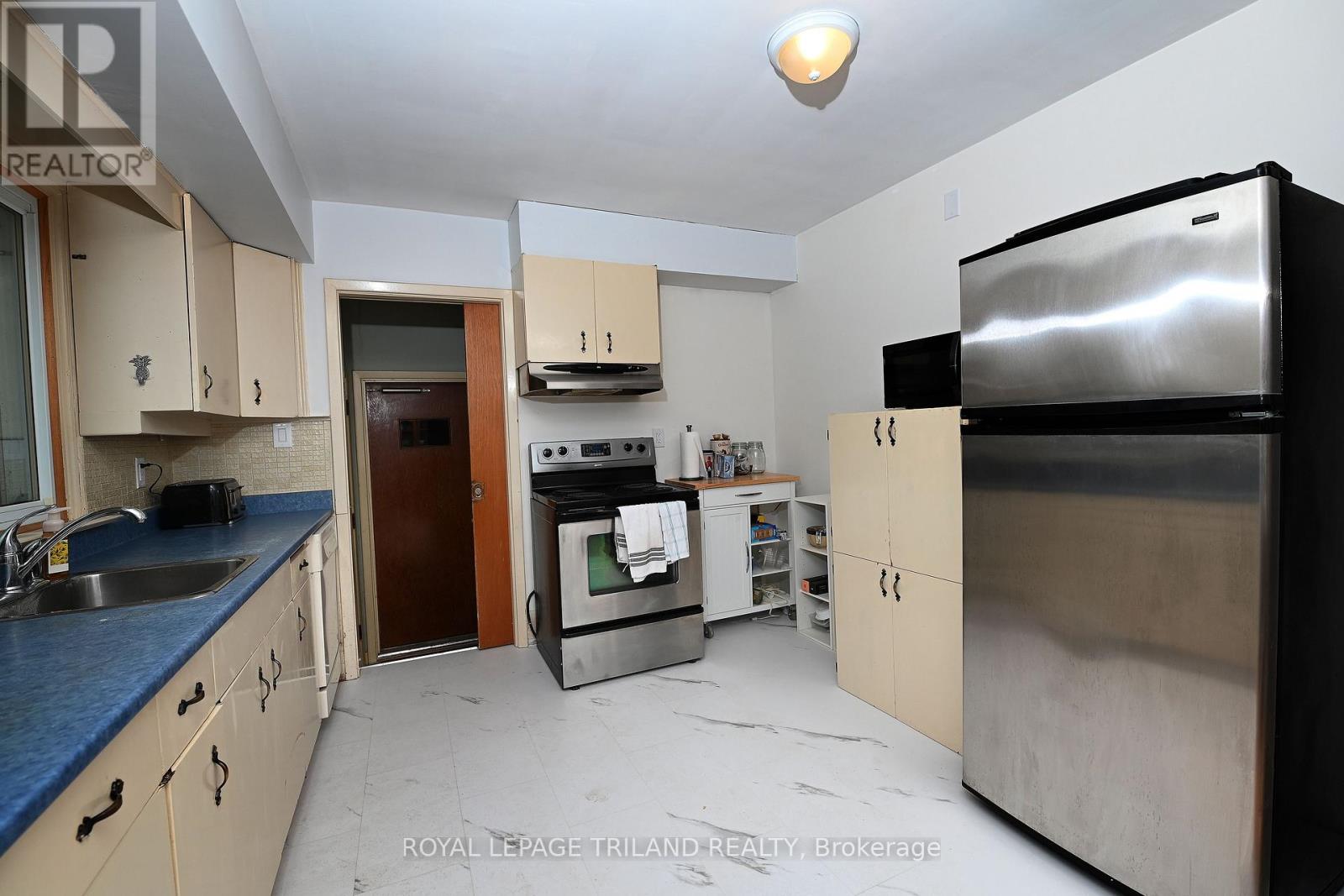 Photo 11 of 23 for 12 Mountsfield Drive