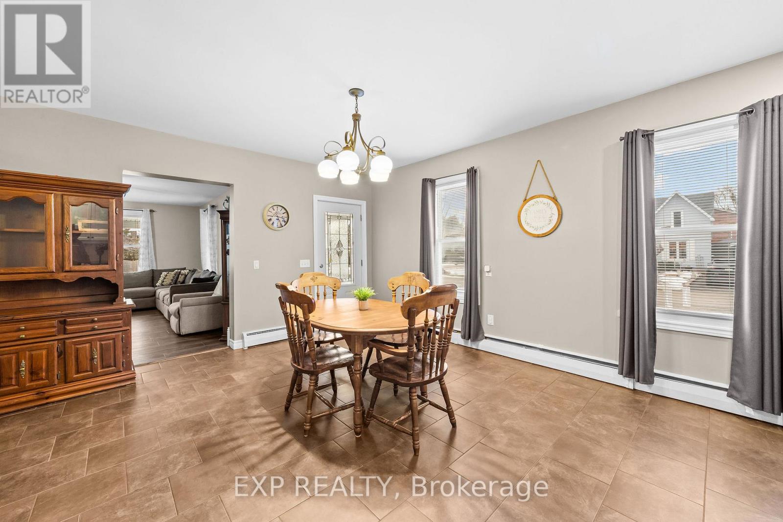 89 Ontario Street, Lambton Shores, Ontario  N0M 2N0 - Photo 6 - X12812896